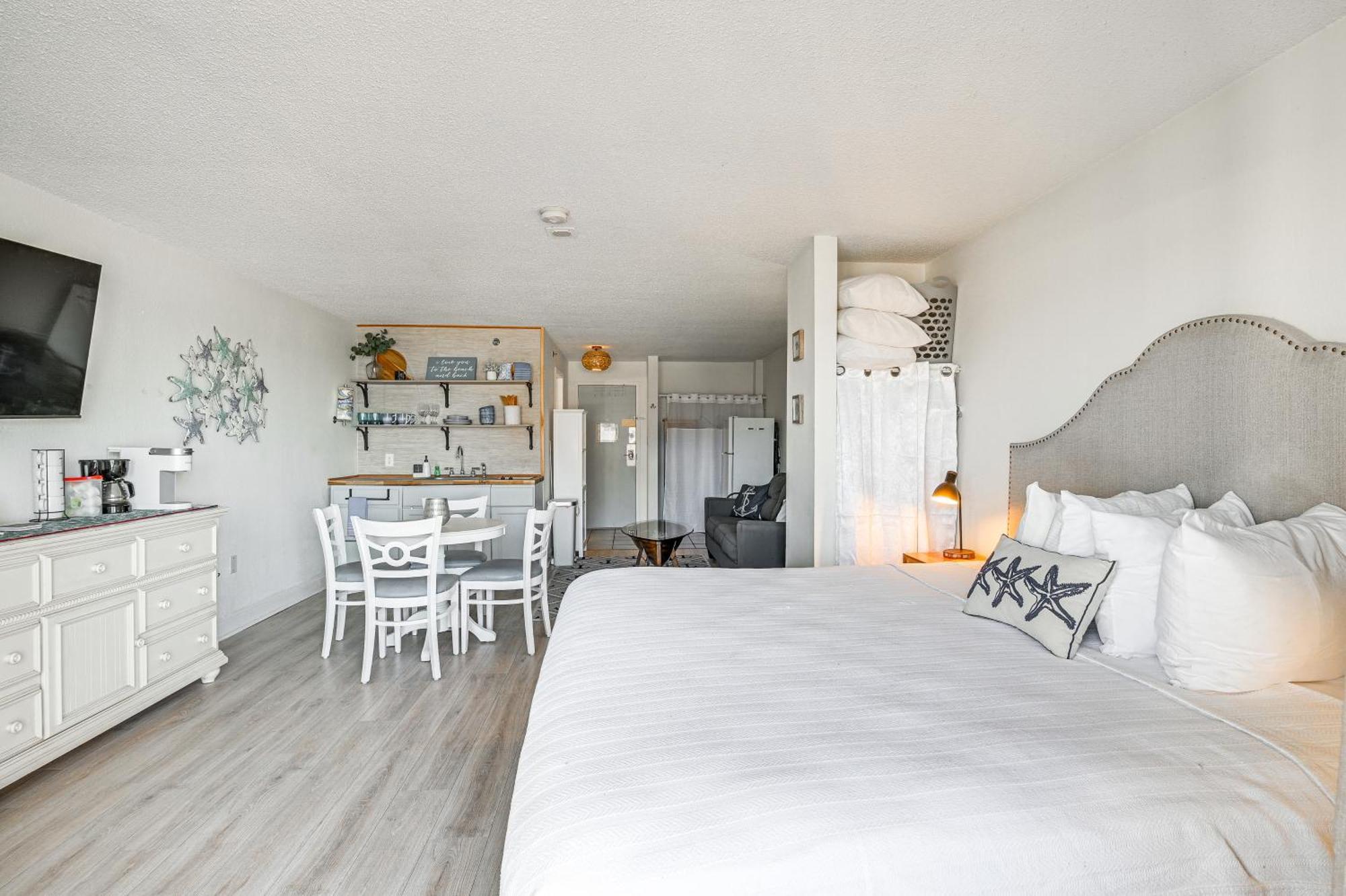 Apartment Oceanfront In Myrtle With Balcony!