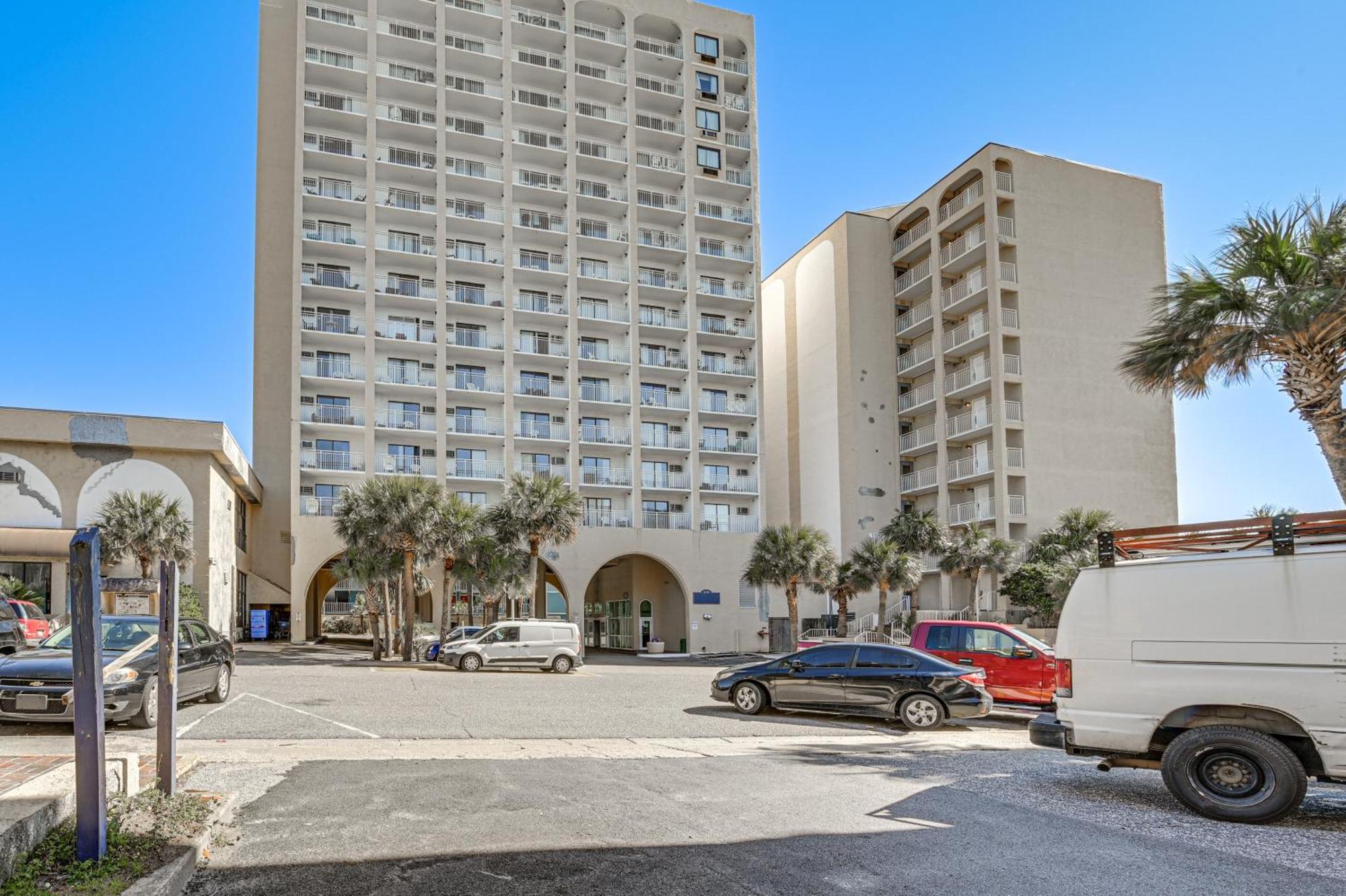 Oceanfront In Myrtle With Balcony! Apartment *