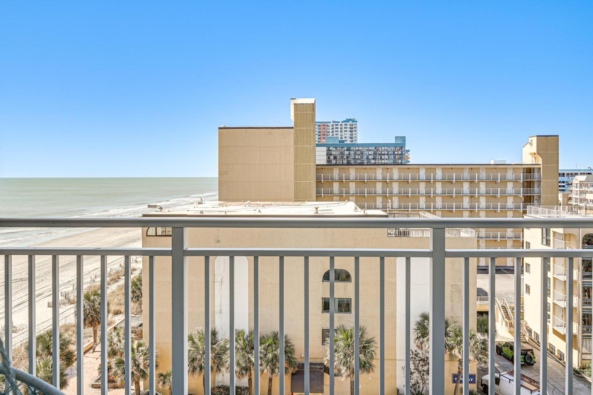 Oceanfront In Myrtle With Balcony! Apartment