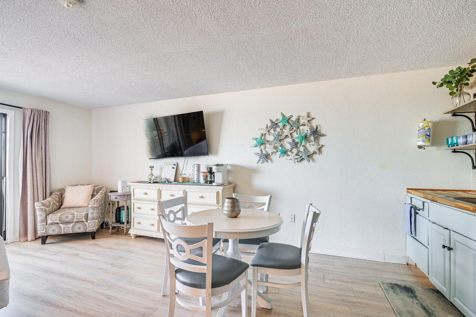 Apartment Oceanfront In Myrtle With Balcony!