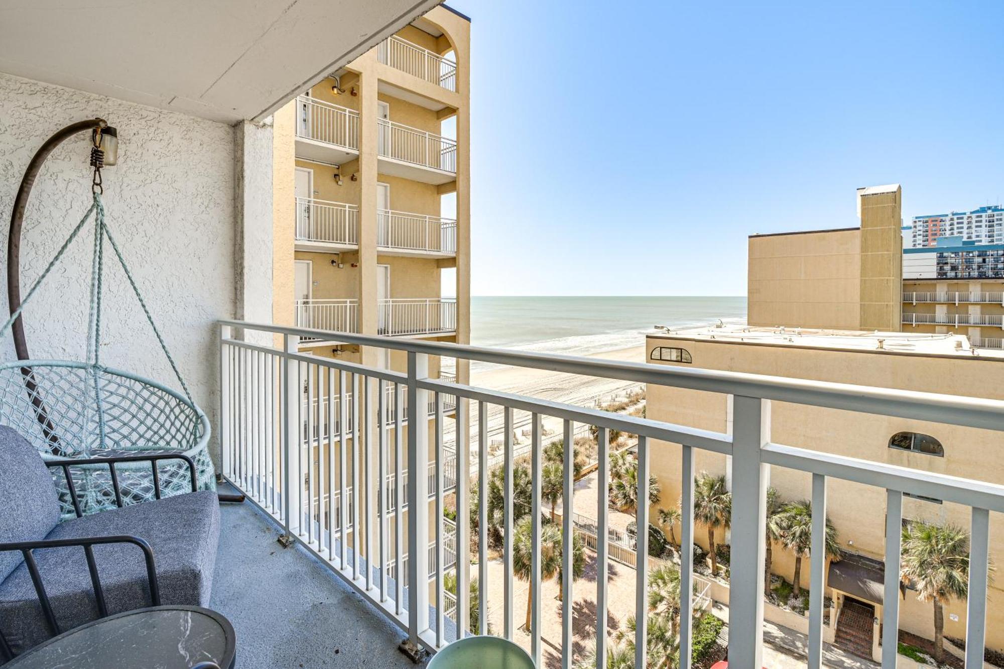 Oceanfront In Myrtle With Balcony! Myrtle Beach