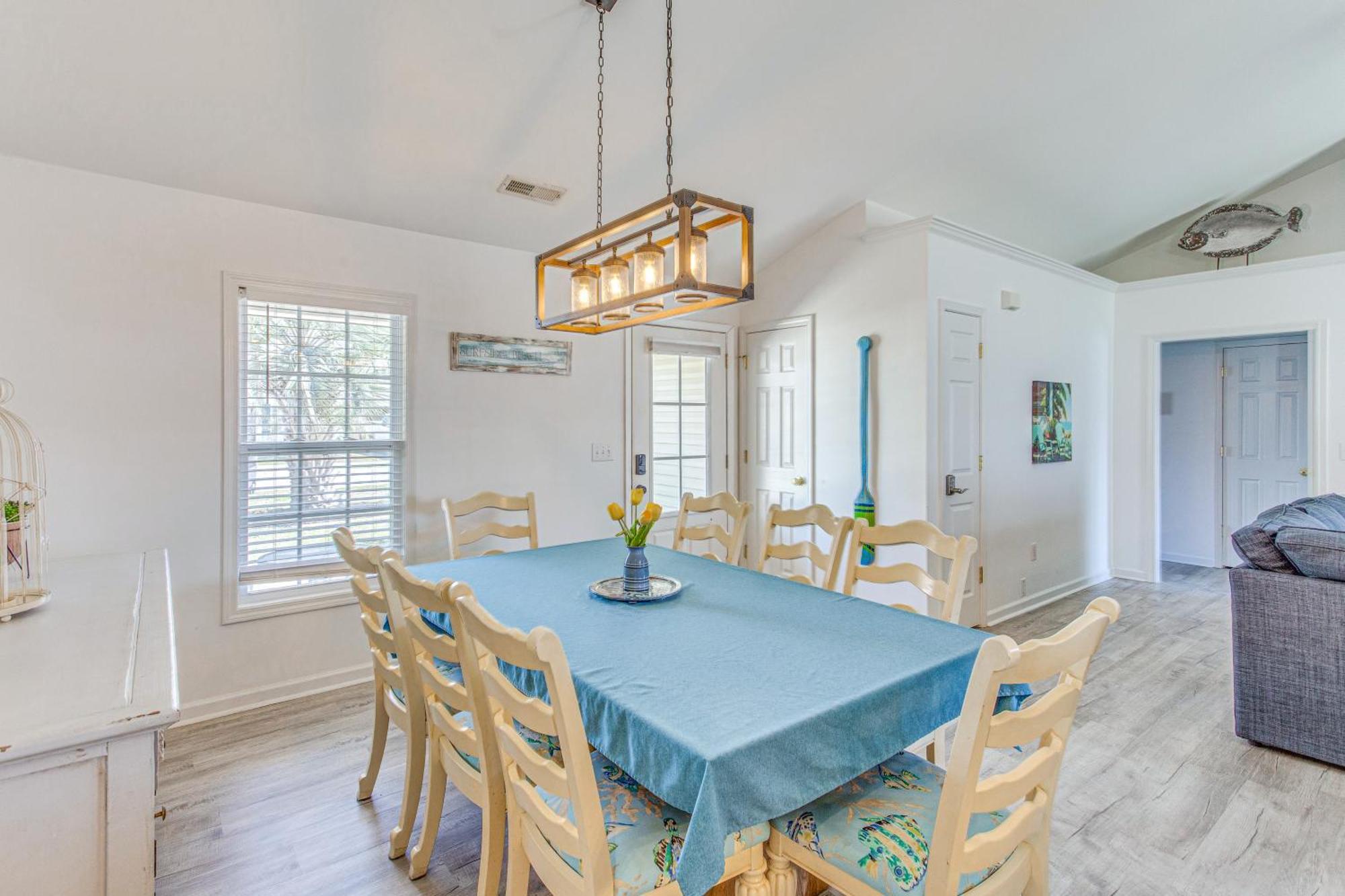 Sunny Surfside Walk To Beaches! Holiday home