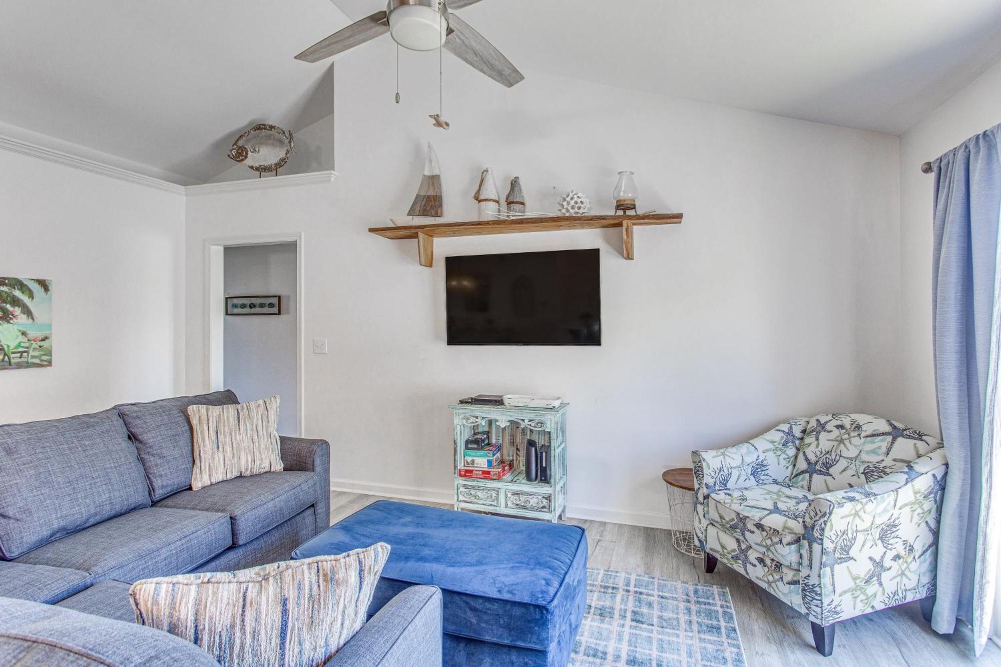 Sunny Surfside Walk To Beaches! Holiday home Myrtle Beach