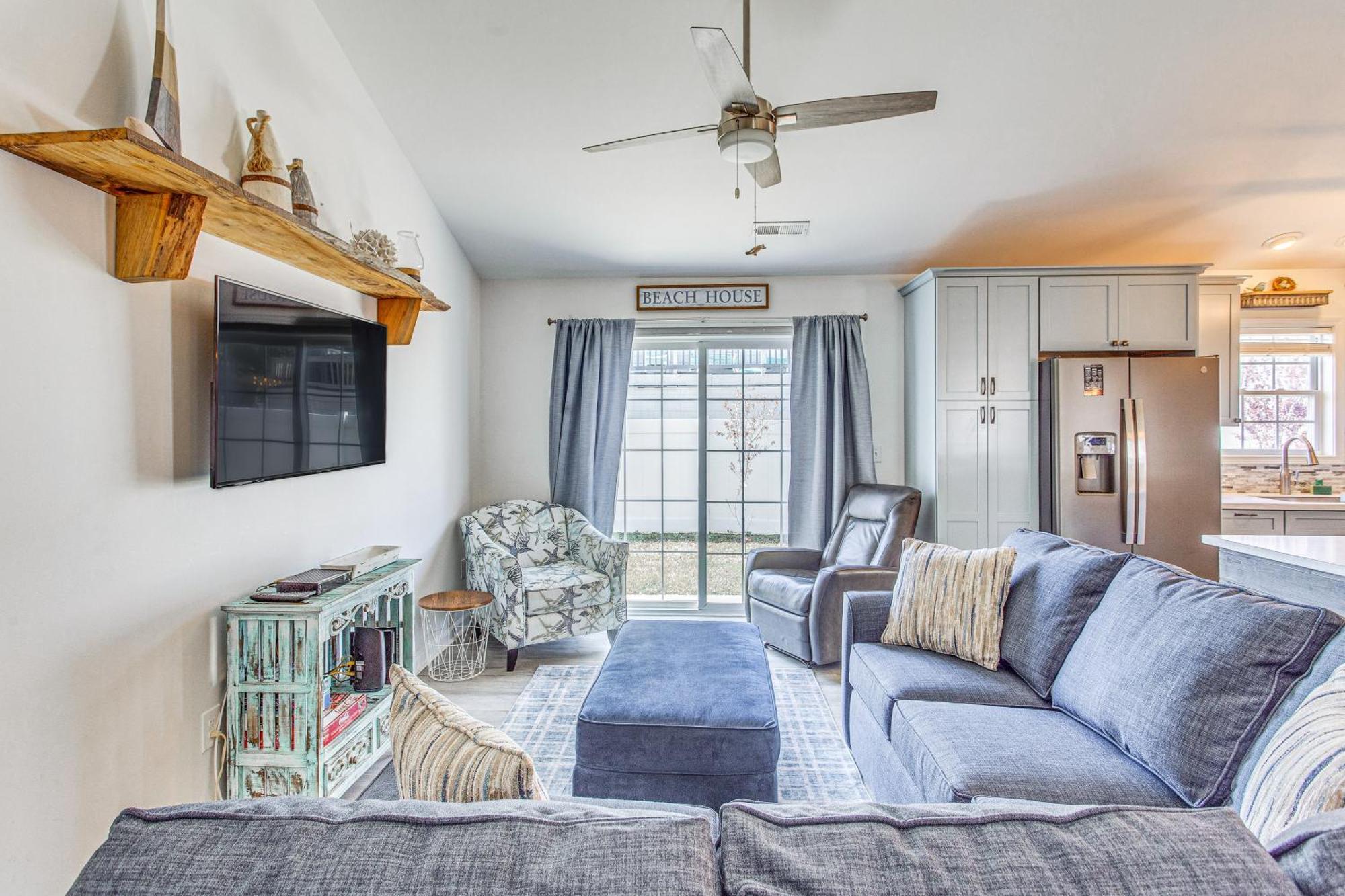 Sunny Surfside Walk To Beaches! Holiday home *