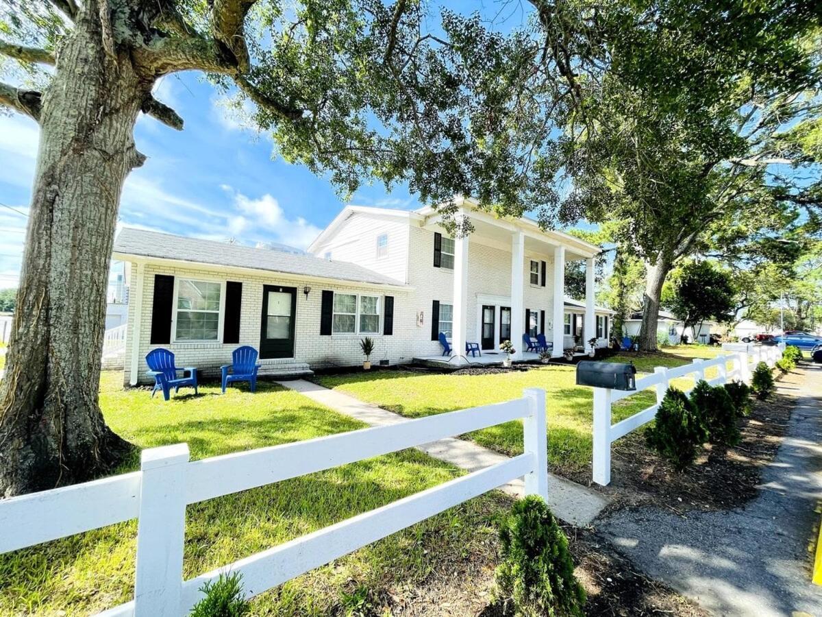 Close To The #1 Lovely 2 Bedrooms Apartment *