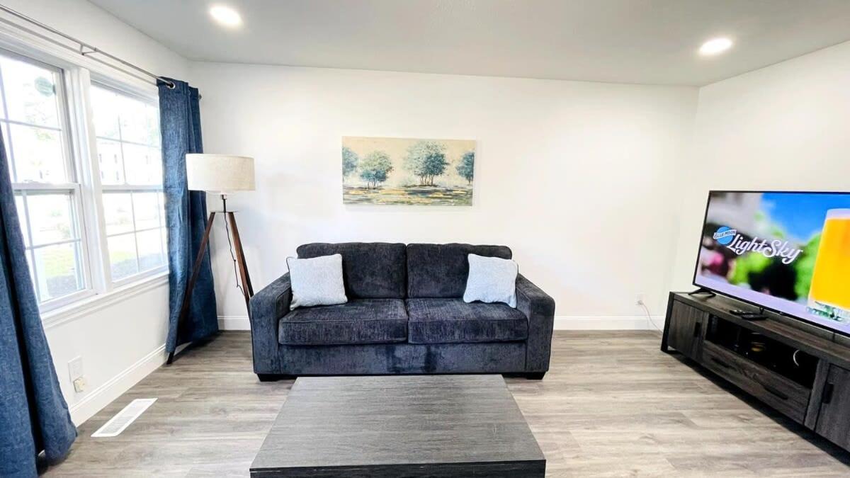 Close To The #1 Lovely 2 Bedrooms *