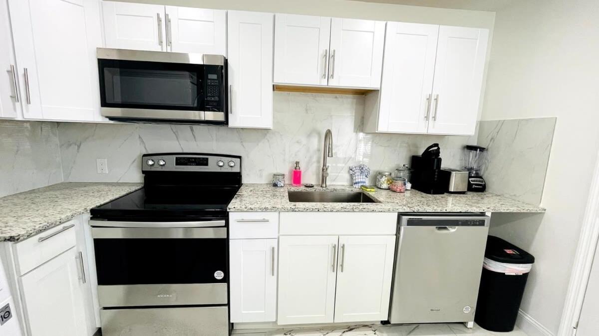Apartment Close To The #1 Lovely 2 Bedrooms