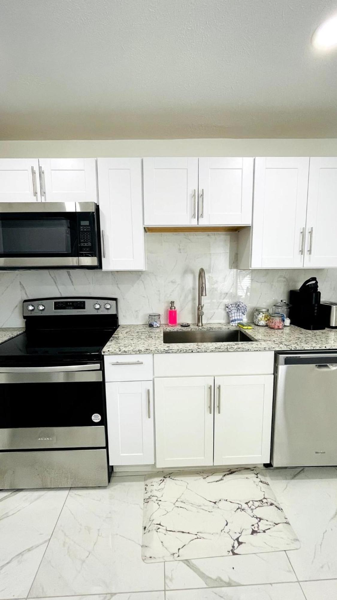 Apartment Close To The #1 Lovely 2 Bedrooms