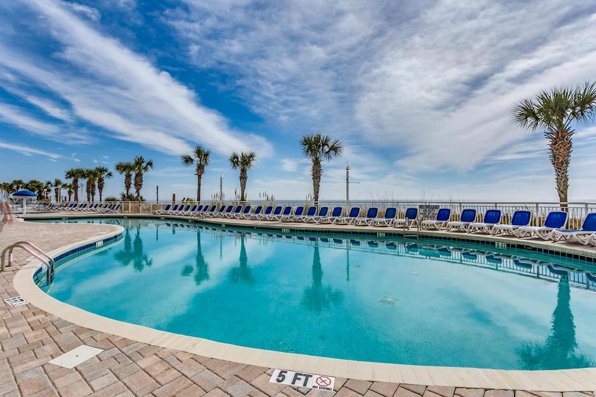 Holiday home Oceanfront Location Modern Lazy River Huge Pool Oasis *
