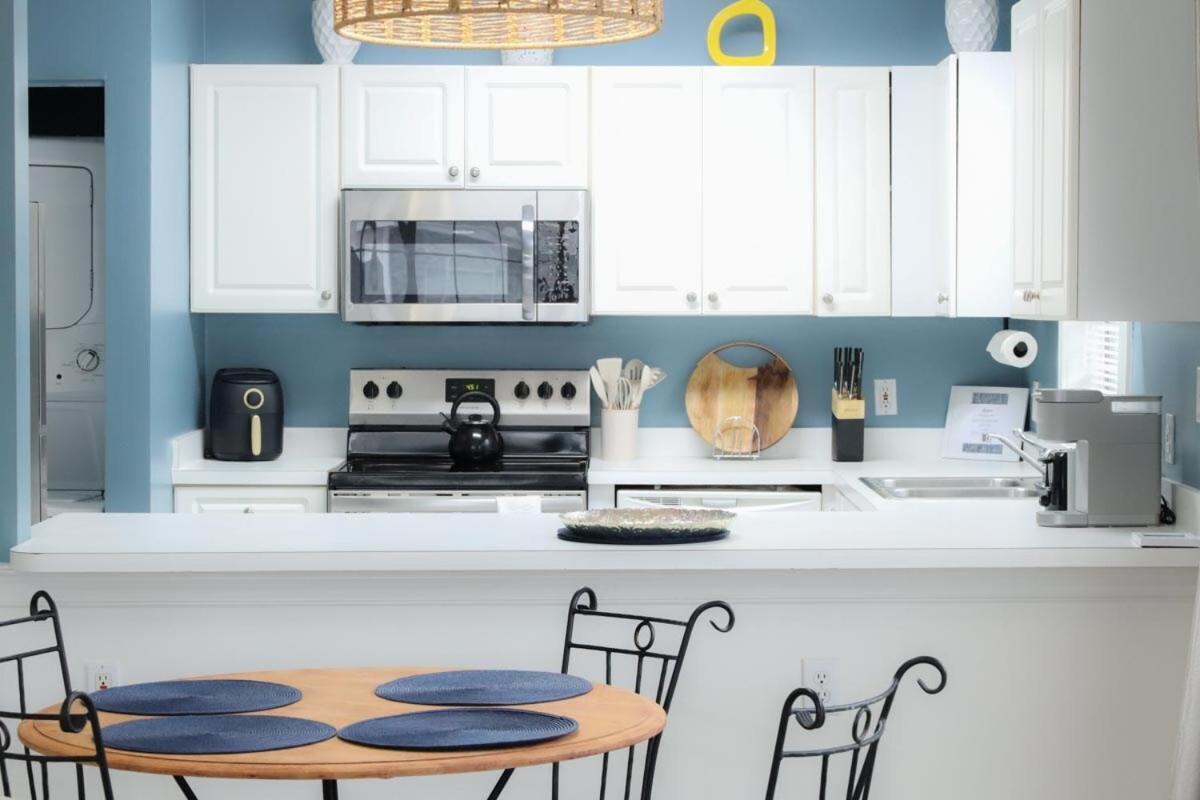 Apartment Luxury Golf With Pool Access, Near The Ocean And Broadway At The Beach,