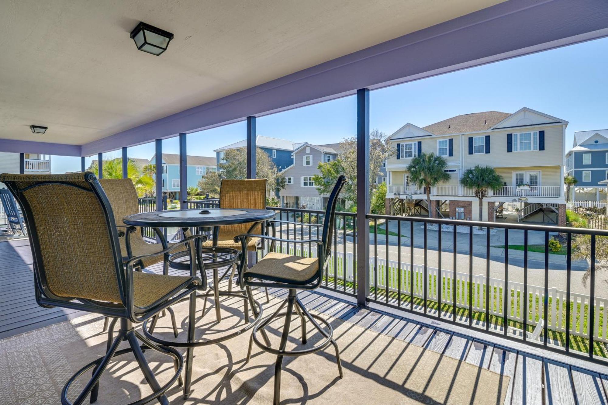 Surfside Vacation With Private Pool!