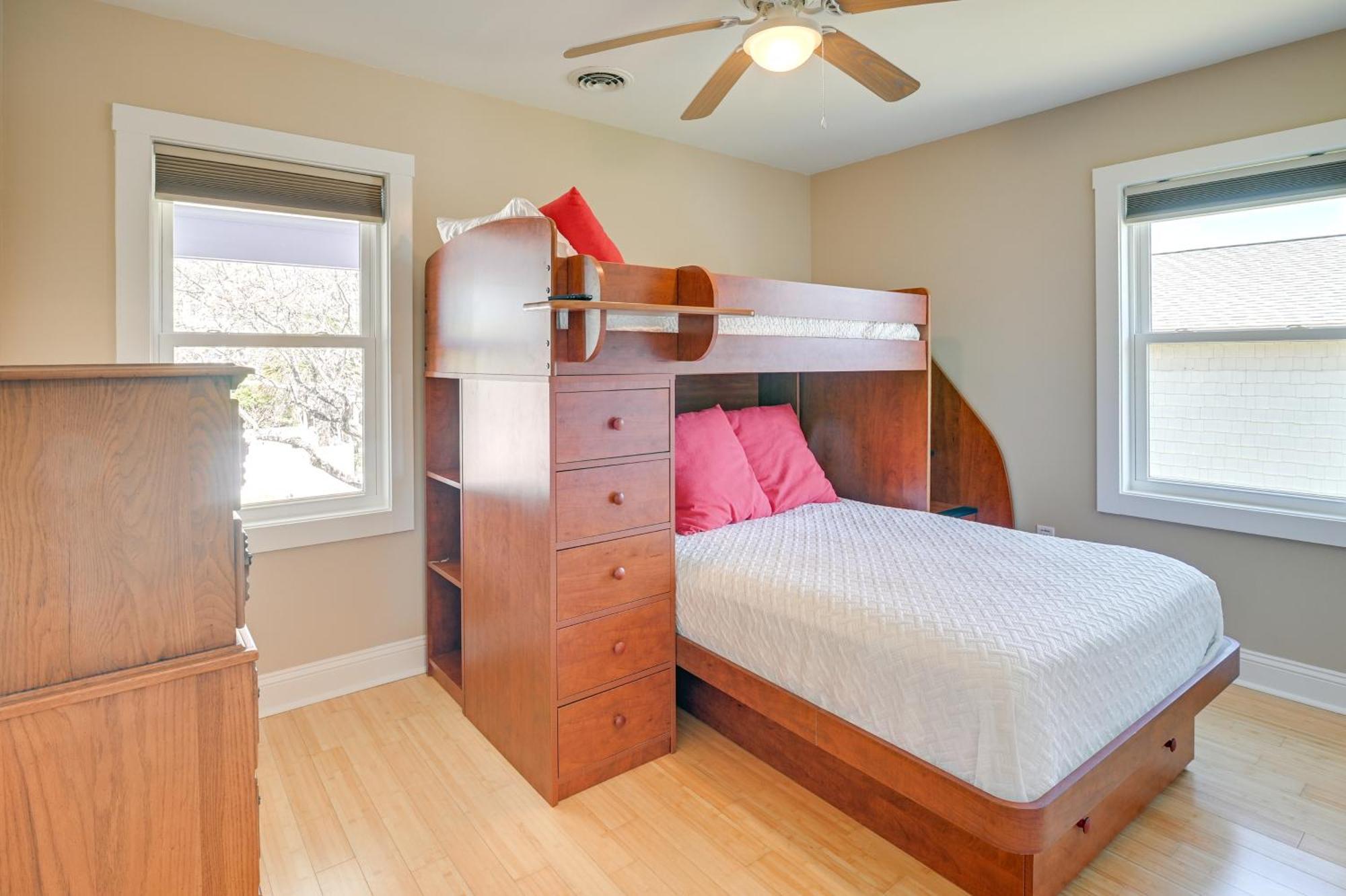 Holiday home Surfside Vacation With Private Pool!