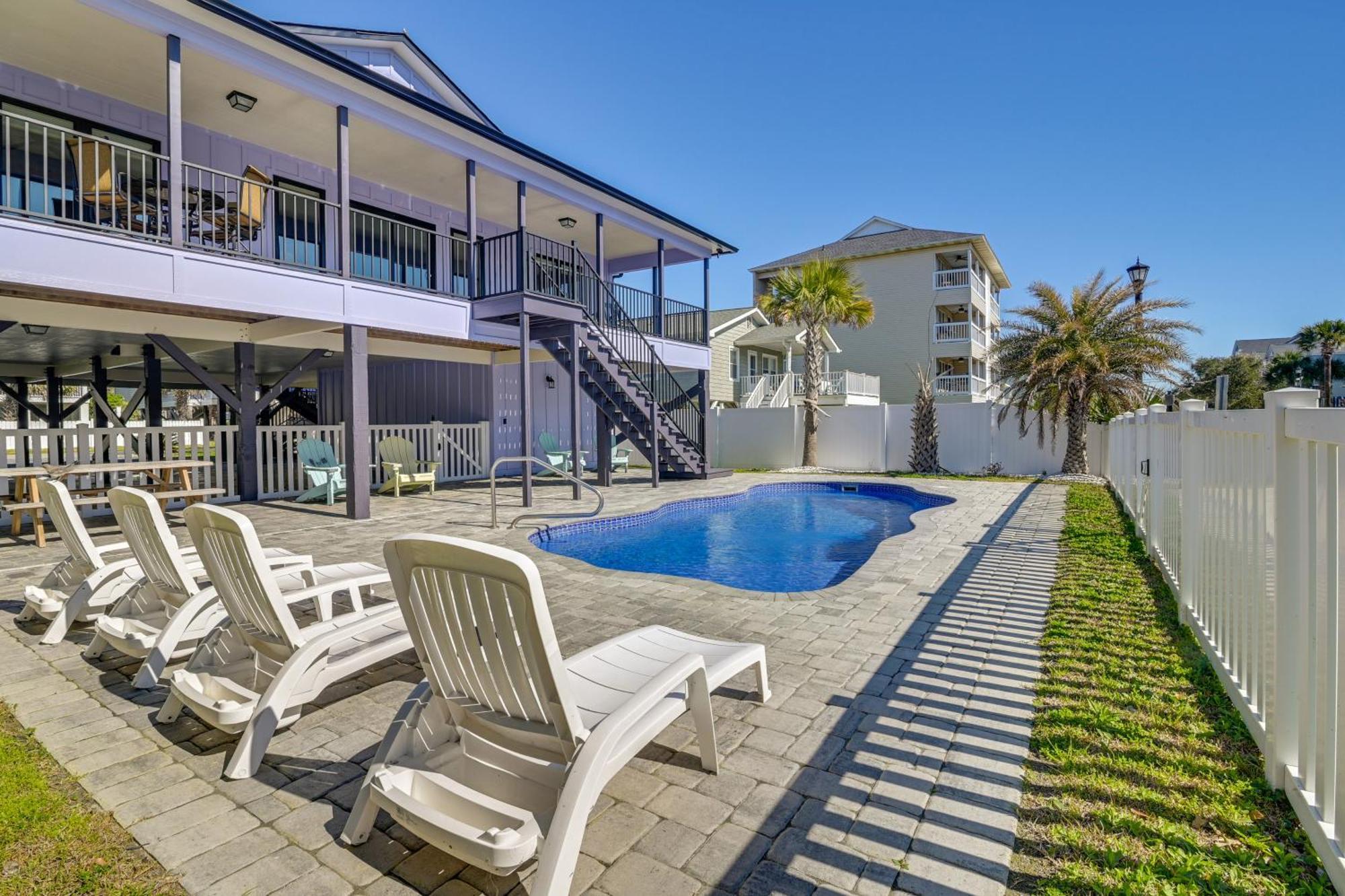 Holiday home Surfside Vacation With Private Pool! *