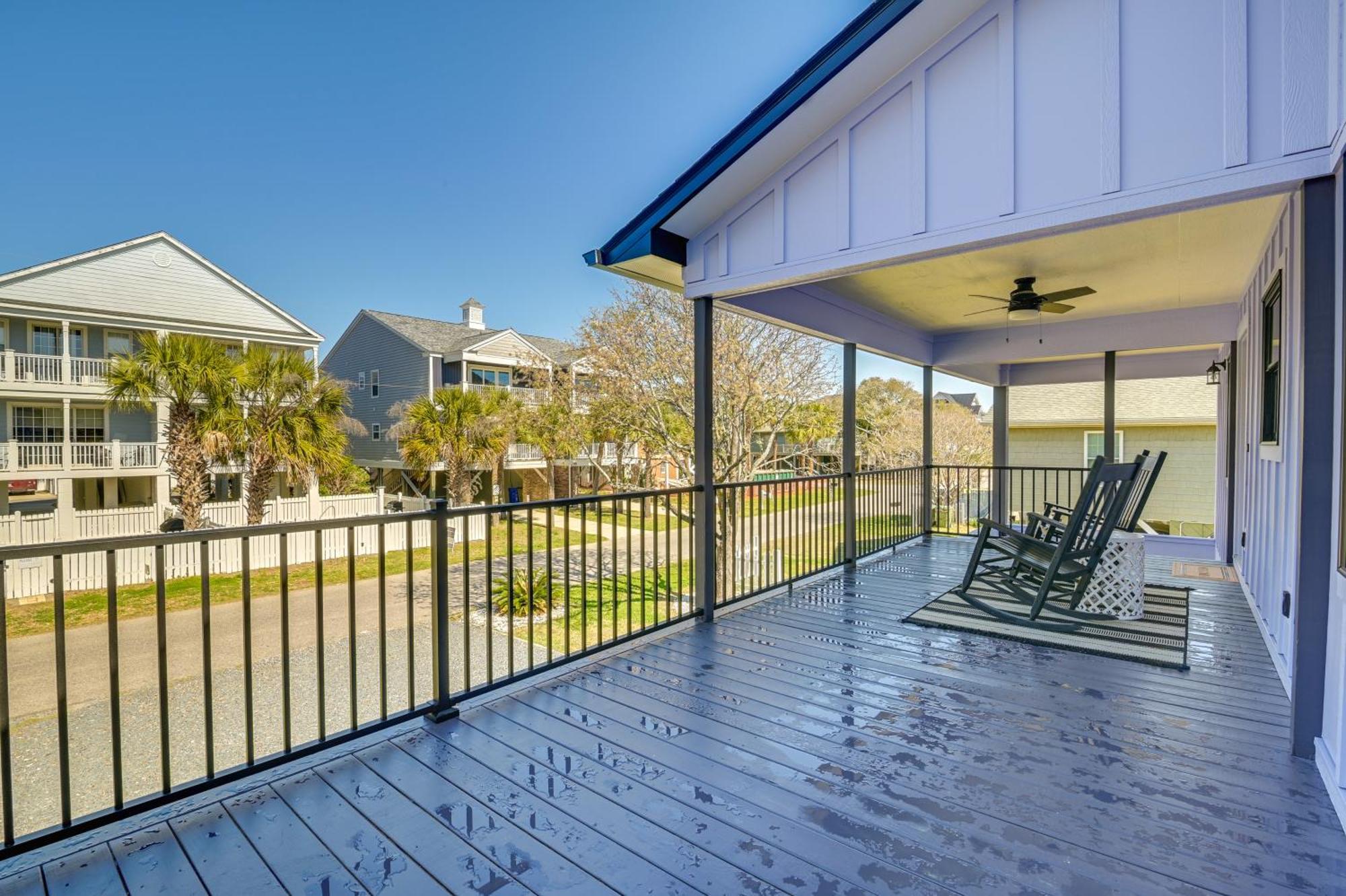 Surfside Vacation With Private Pool! *