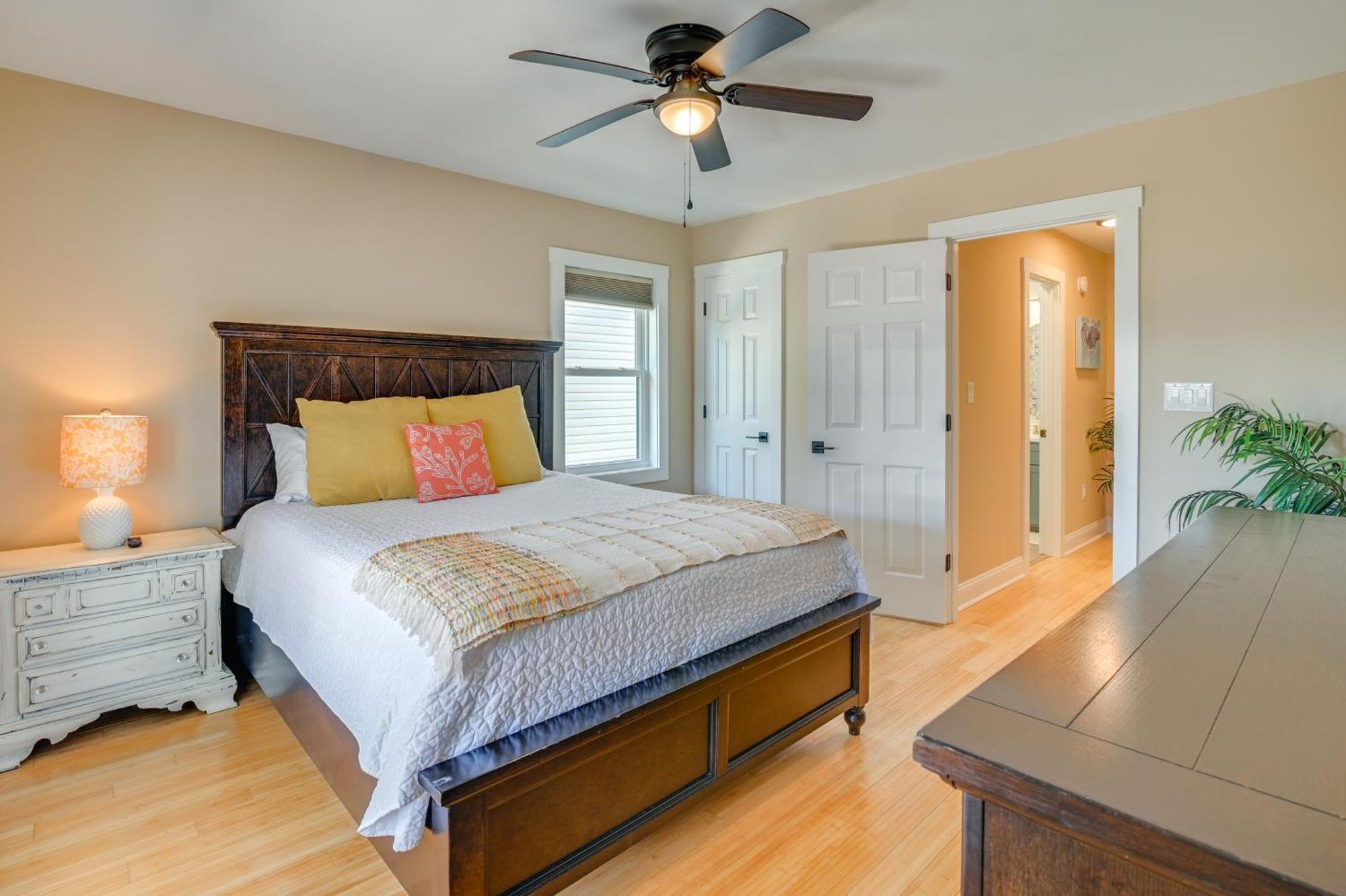 Surfside Vacation With Private Pool! *