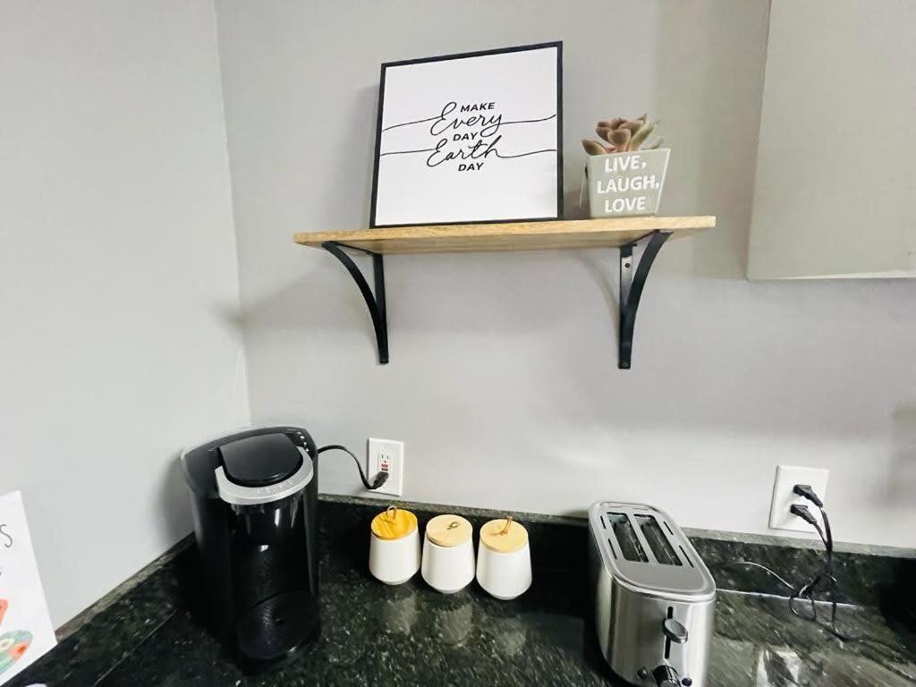 #5 Awesome 3 Bedroom Minutes From The *