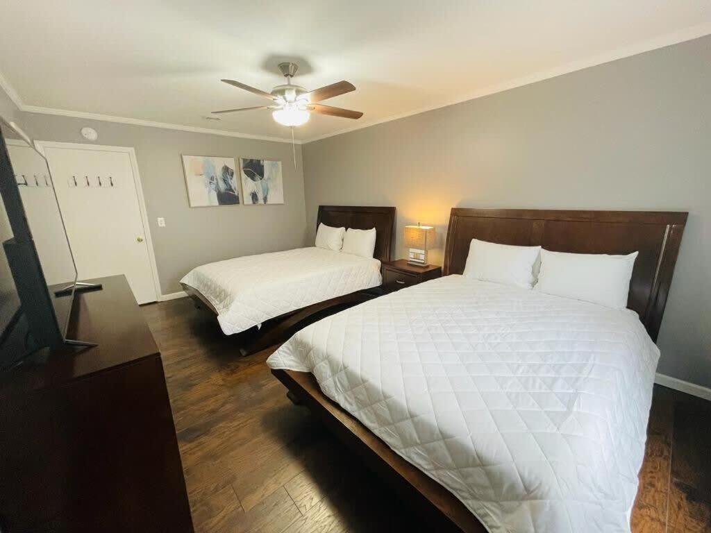 #5 Awesome 3 Bedroom Minutes From The Apartment