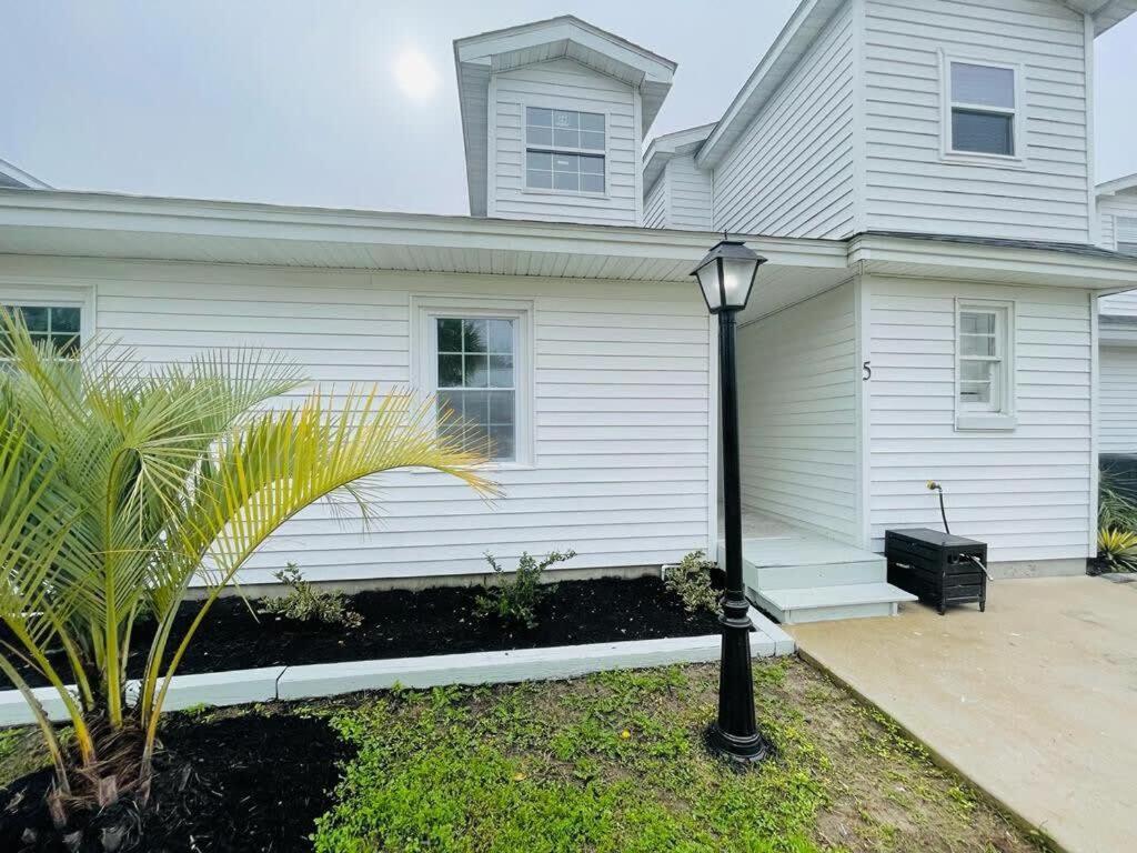 #5 Awesome 3 Bedroom Minutes From The