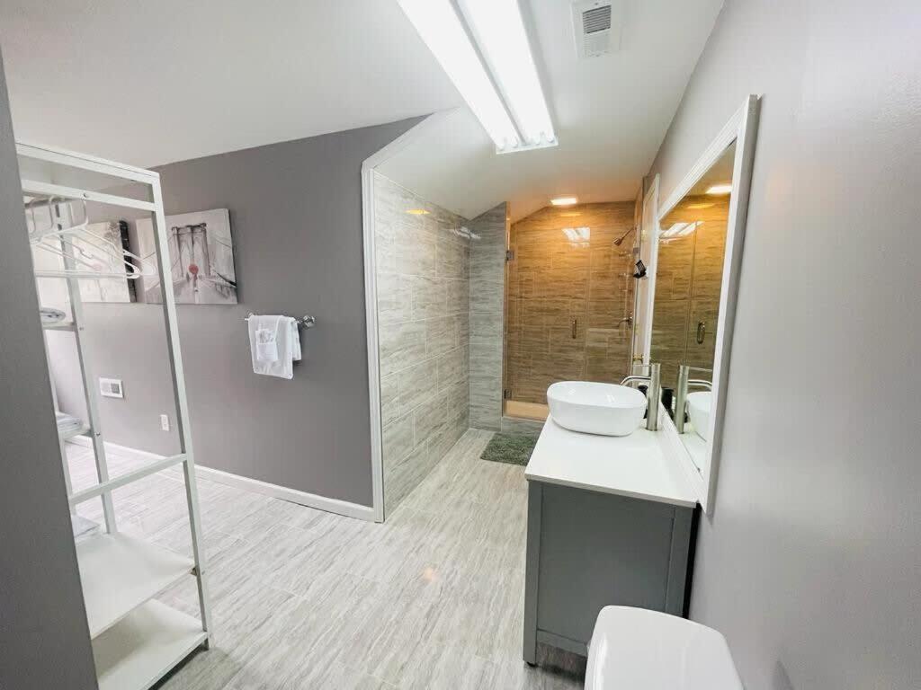 #5 Awesome 3 Bedroom Minutes From The