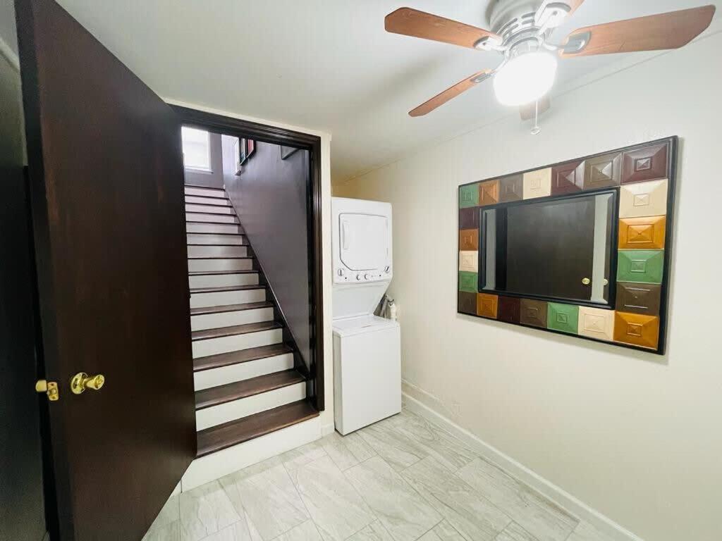 Apartment #5 Awesome 3 Bedroom Minutes From The *