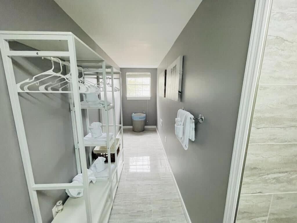 Apartment #5 Awesome 3 Bedroom Minutes From The