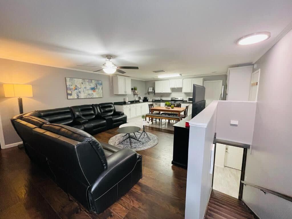 #5 Awesome 3 Bedroom Minutes From The