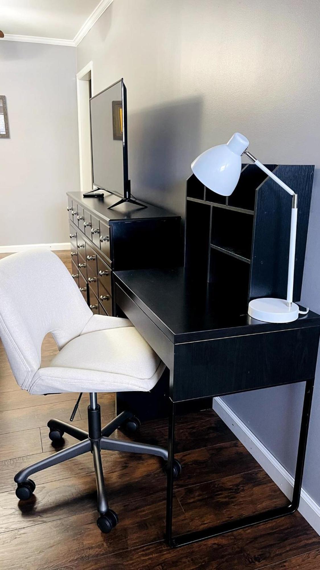 Apartment #5 Awesome 3 Bedroom Minutes From The