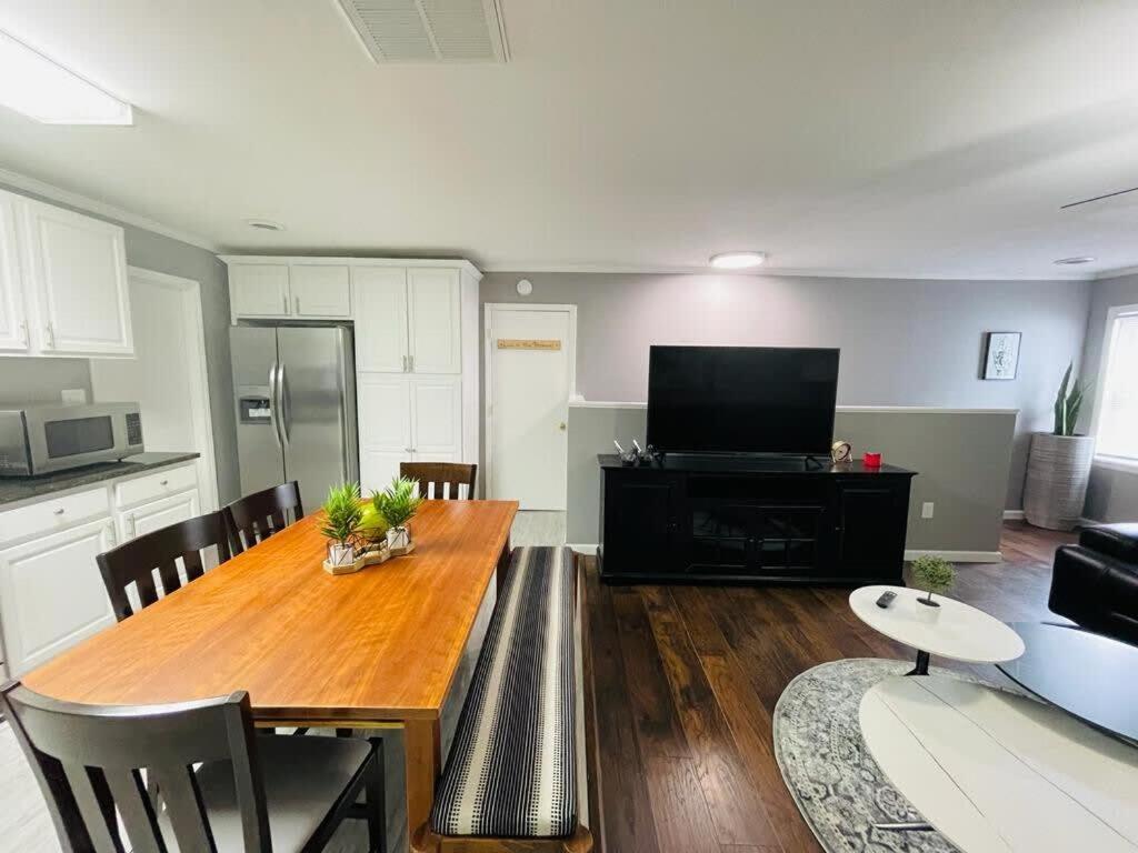 #5 Awesome 3 Bedroom Minutes From The