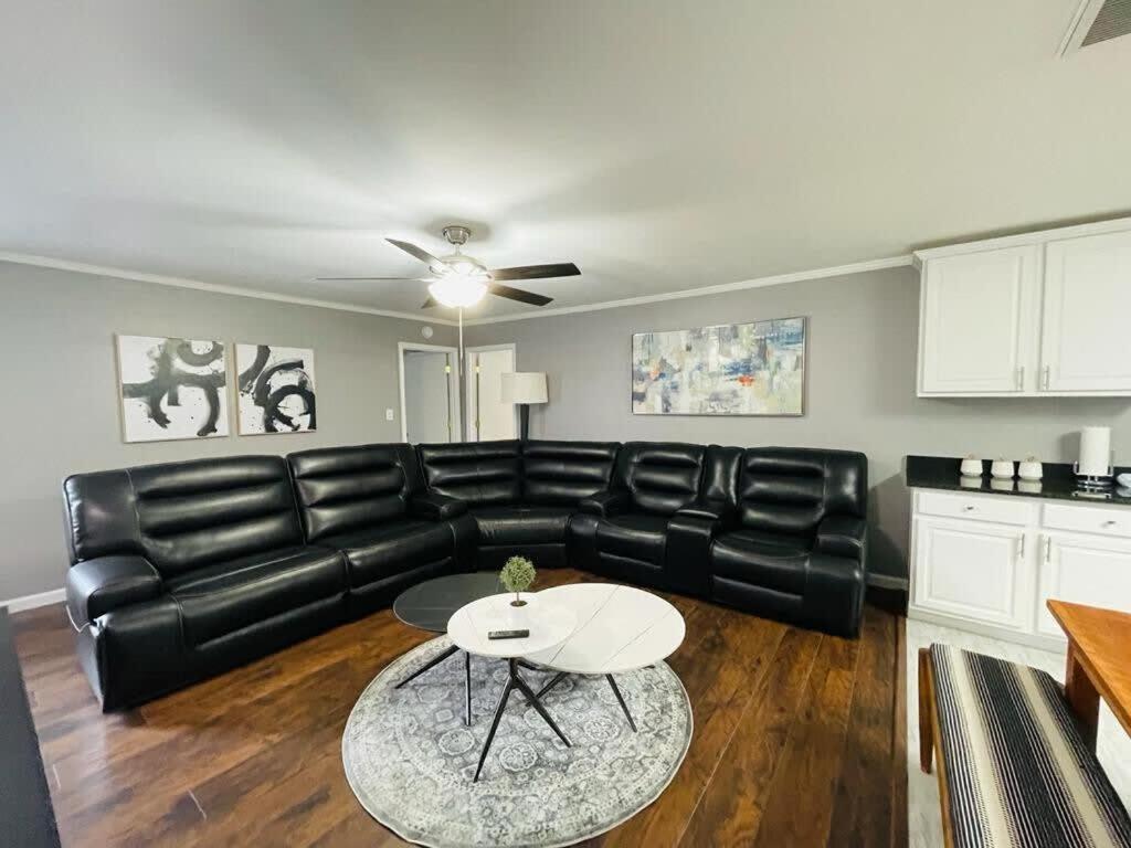 #5 Awesome 3 Bedroom Minutes From The