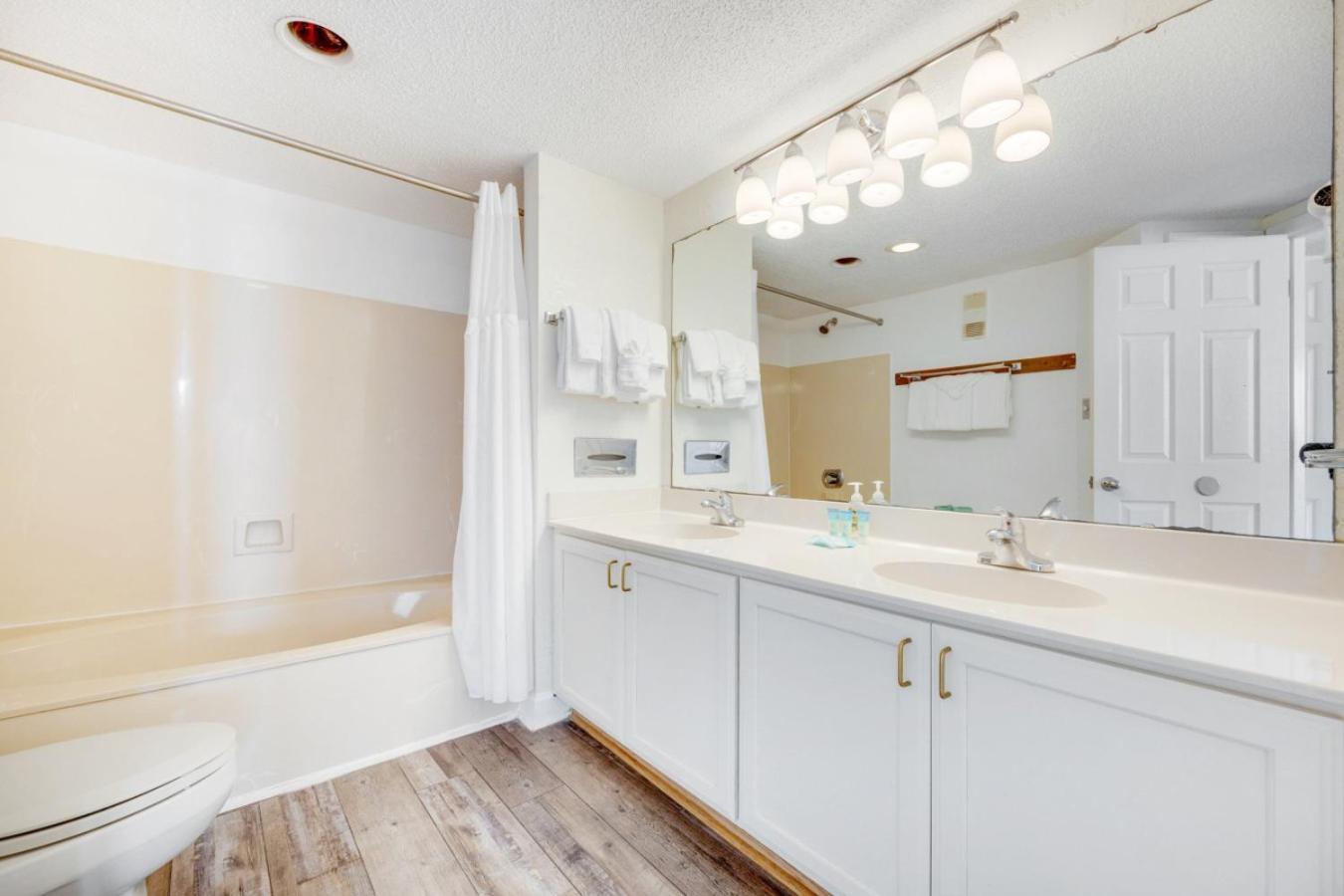 Holiday home 6 Bedroom Oceanfront With Indoor And Outdoor Pools Myrtle Beach