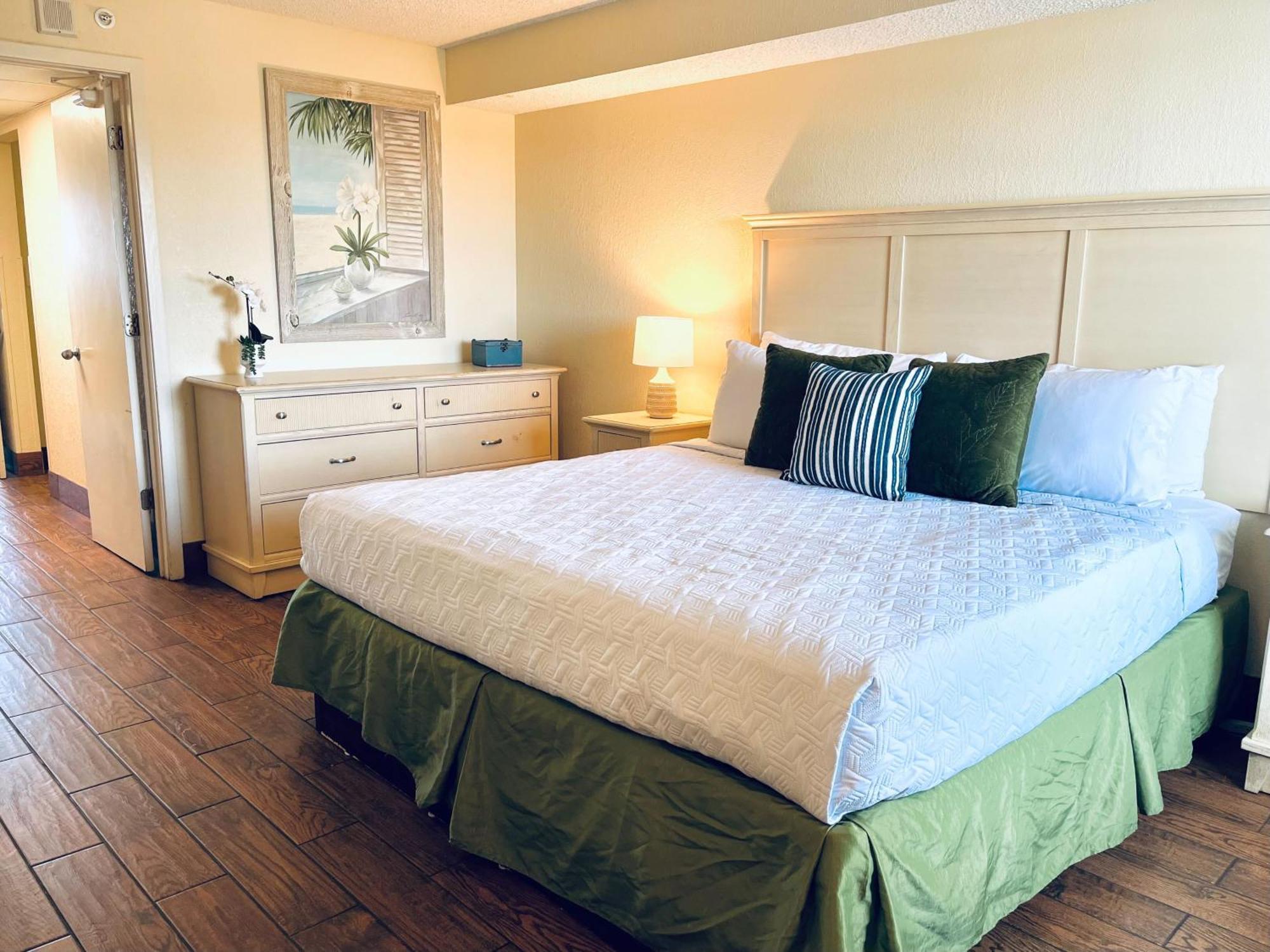 Stunning Oceanfront W Jetted Tub! B 733 Apartment