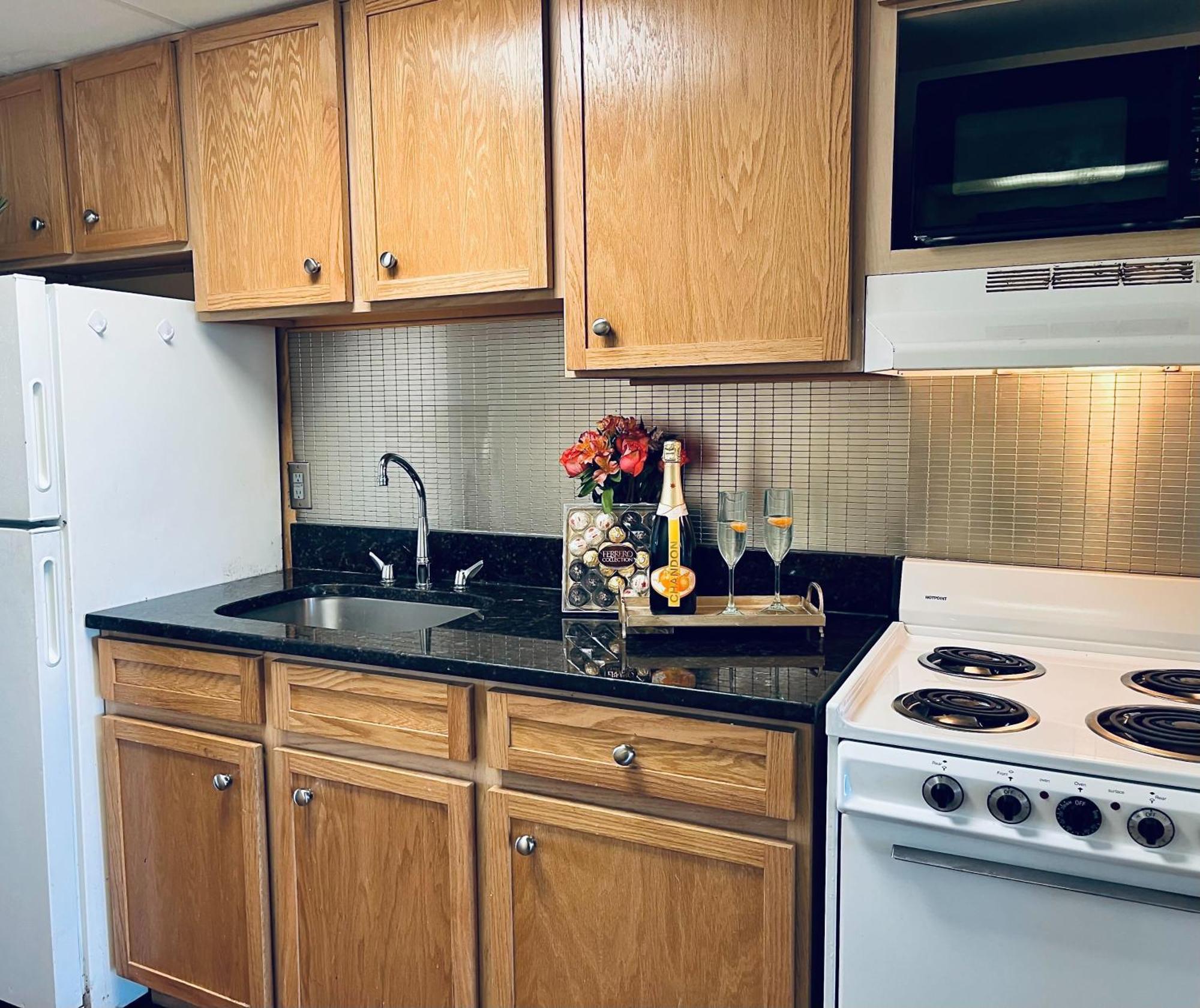 Stunning Oceanfront W Jetted Tub! B 733 Apartment