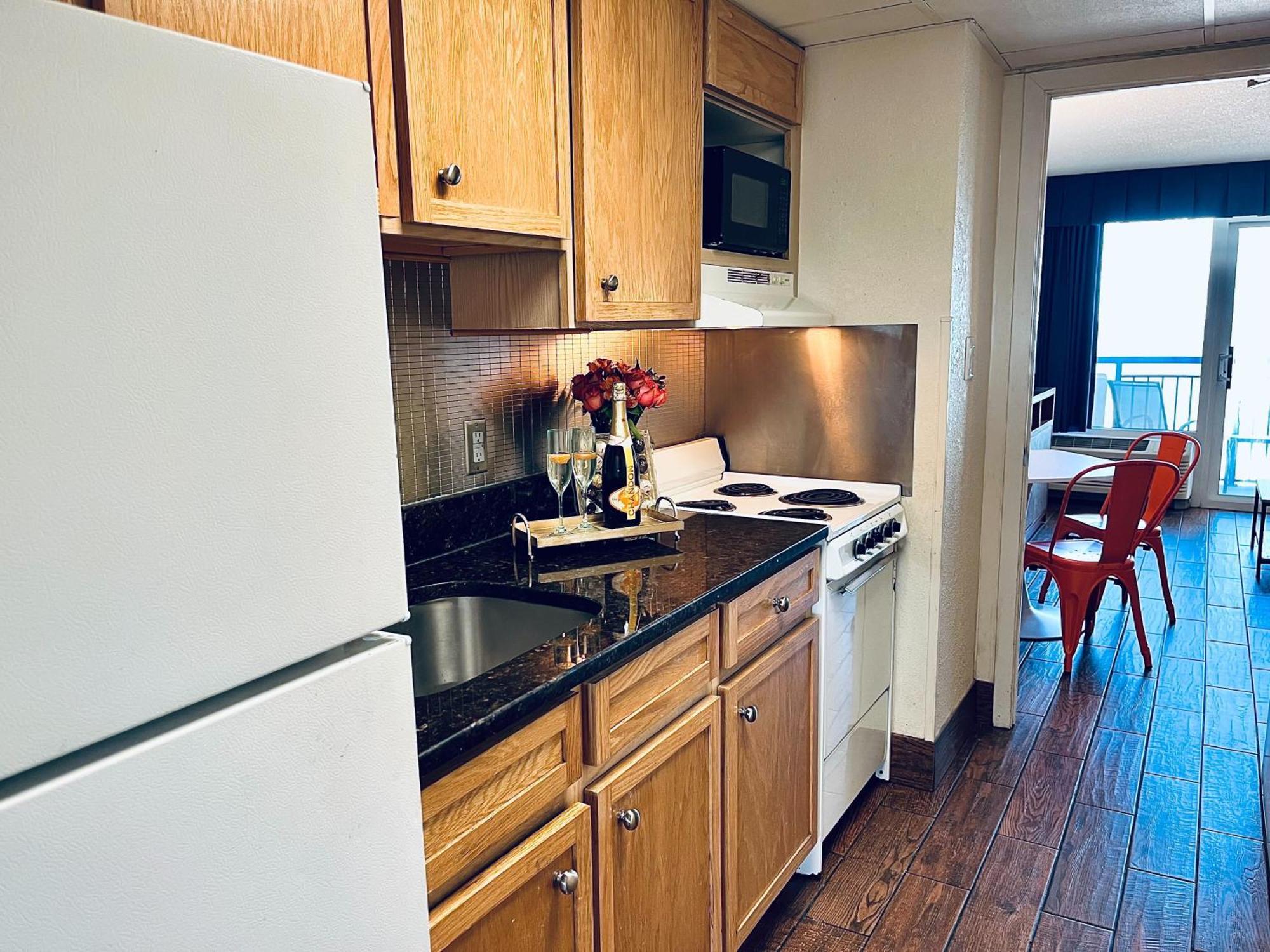 Apartment Stunning Oceanfront W Jetted Tub! B 733