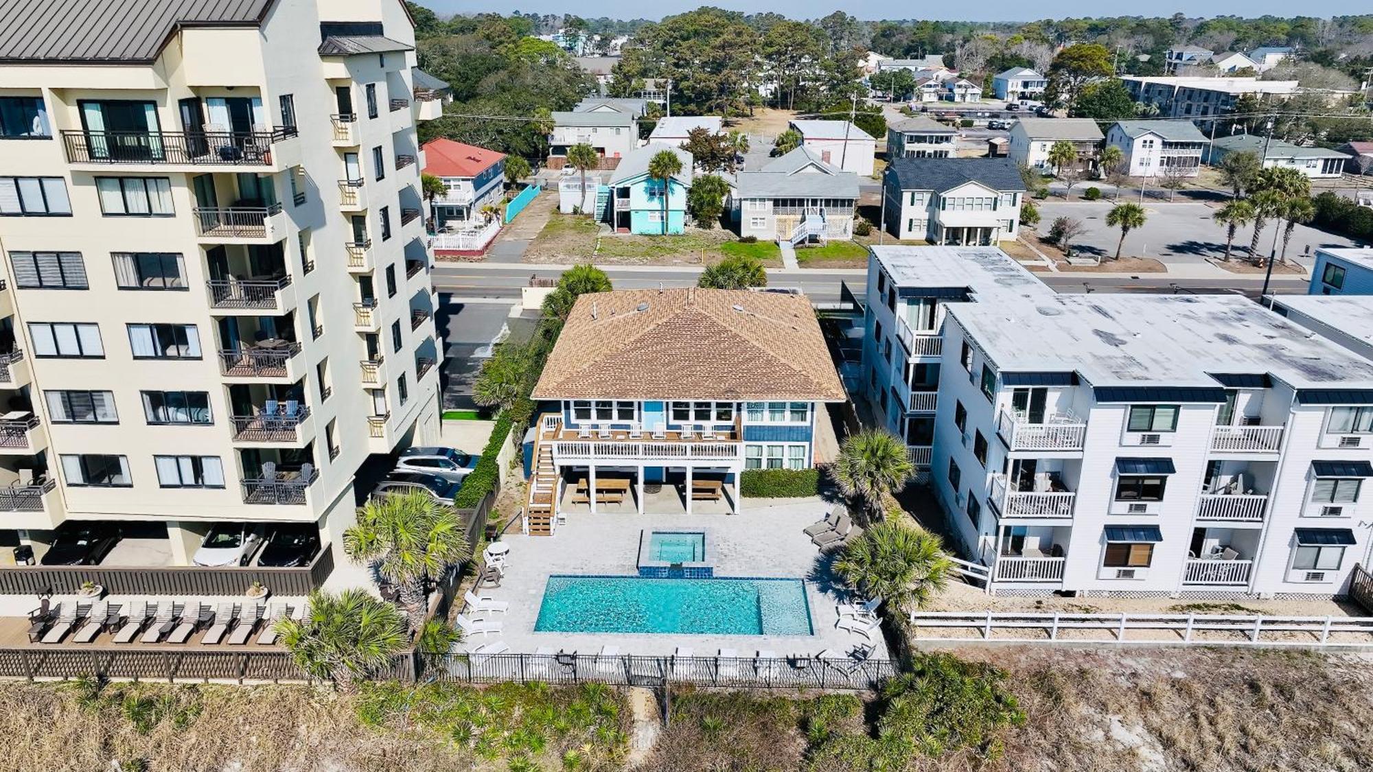 Oceanfront, Centrally Located, Huge 5k Sq Ft W Huge Private Pool, Hot Tub, & Gameroom *
