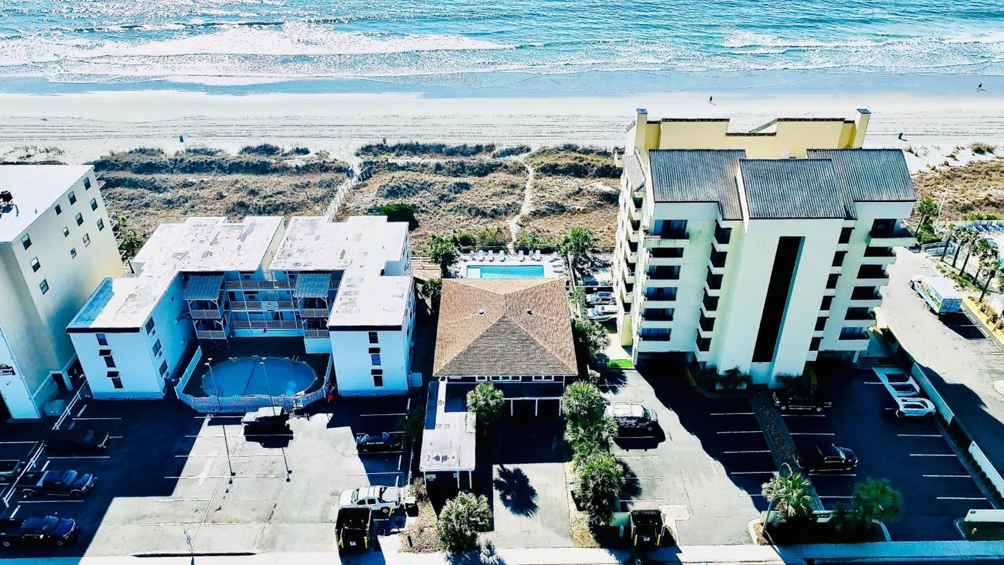Holiday home Oceanfront, Centrally Located, Huge 5k Sq Ft W Huge Private Pool, Hot Tub, & Gameroom