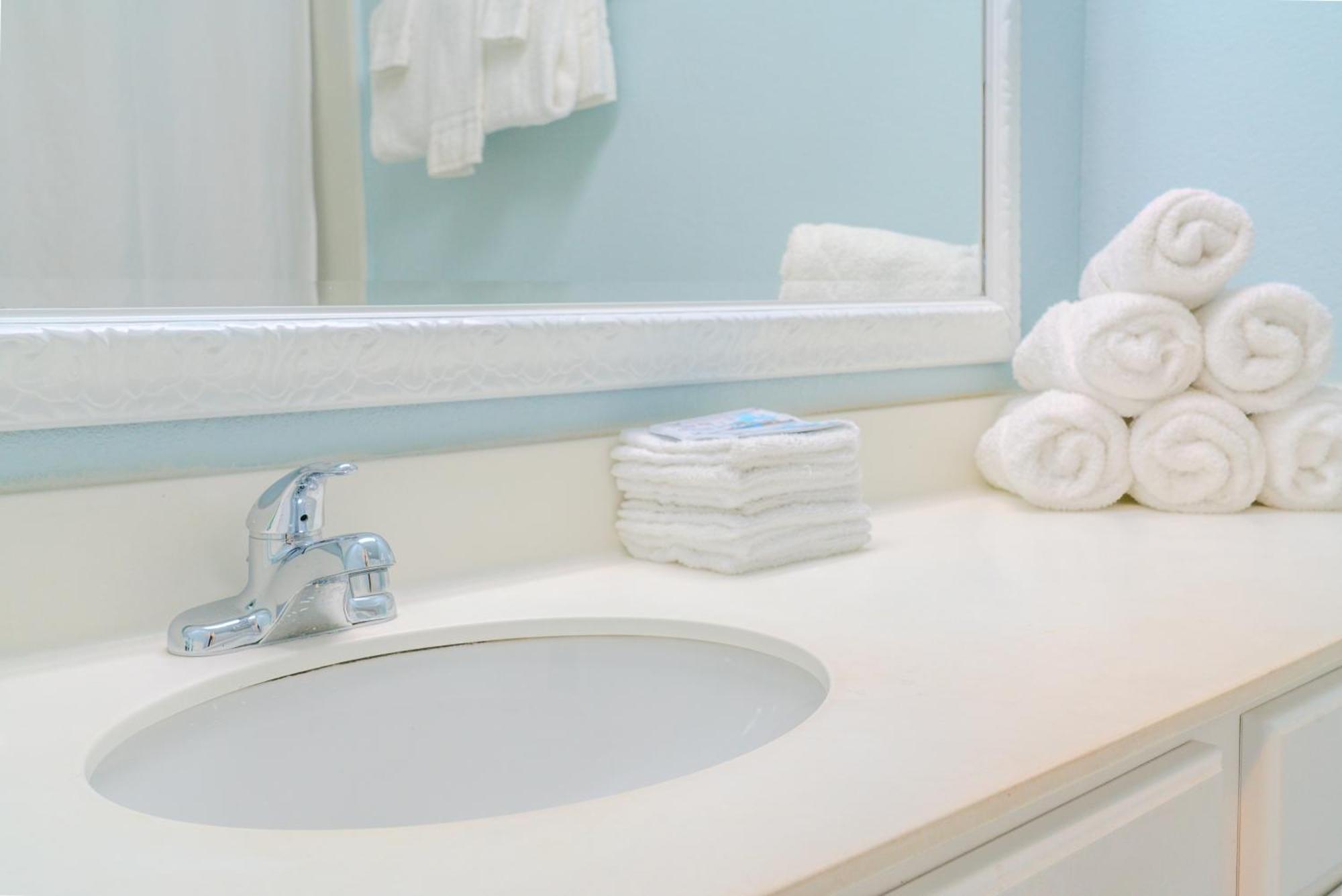 Gorgeous Ocean Views! Double Queen Sea Mist Suite! Sleeps 4! 50802