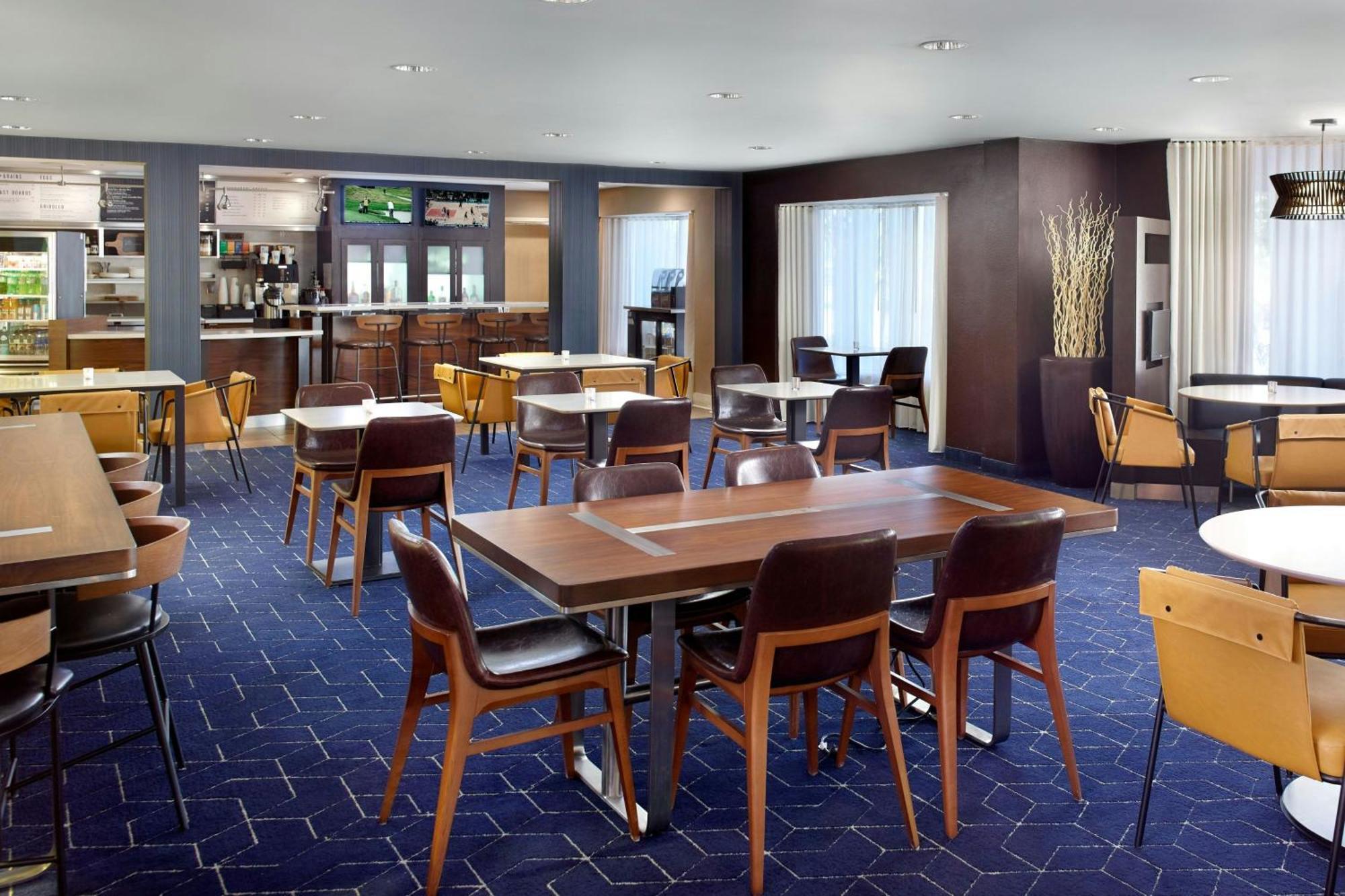 Courtyard By Marriott Myrtle Broadway