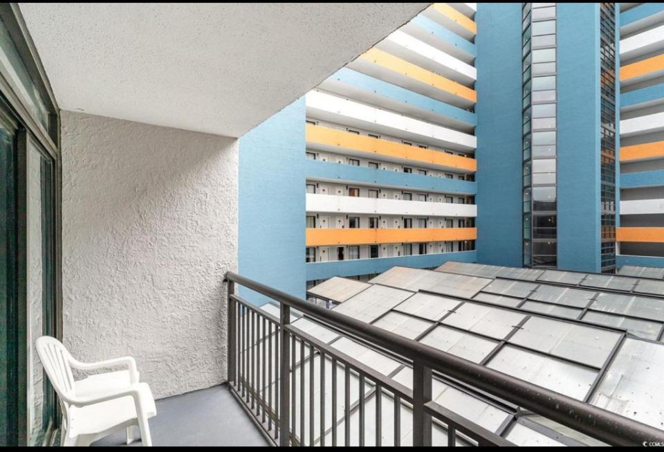 Landmark Resort Courtyard Balcony Hotel 3*