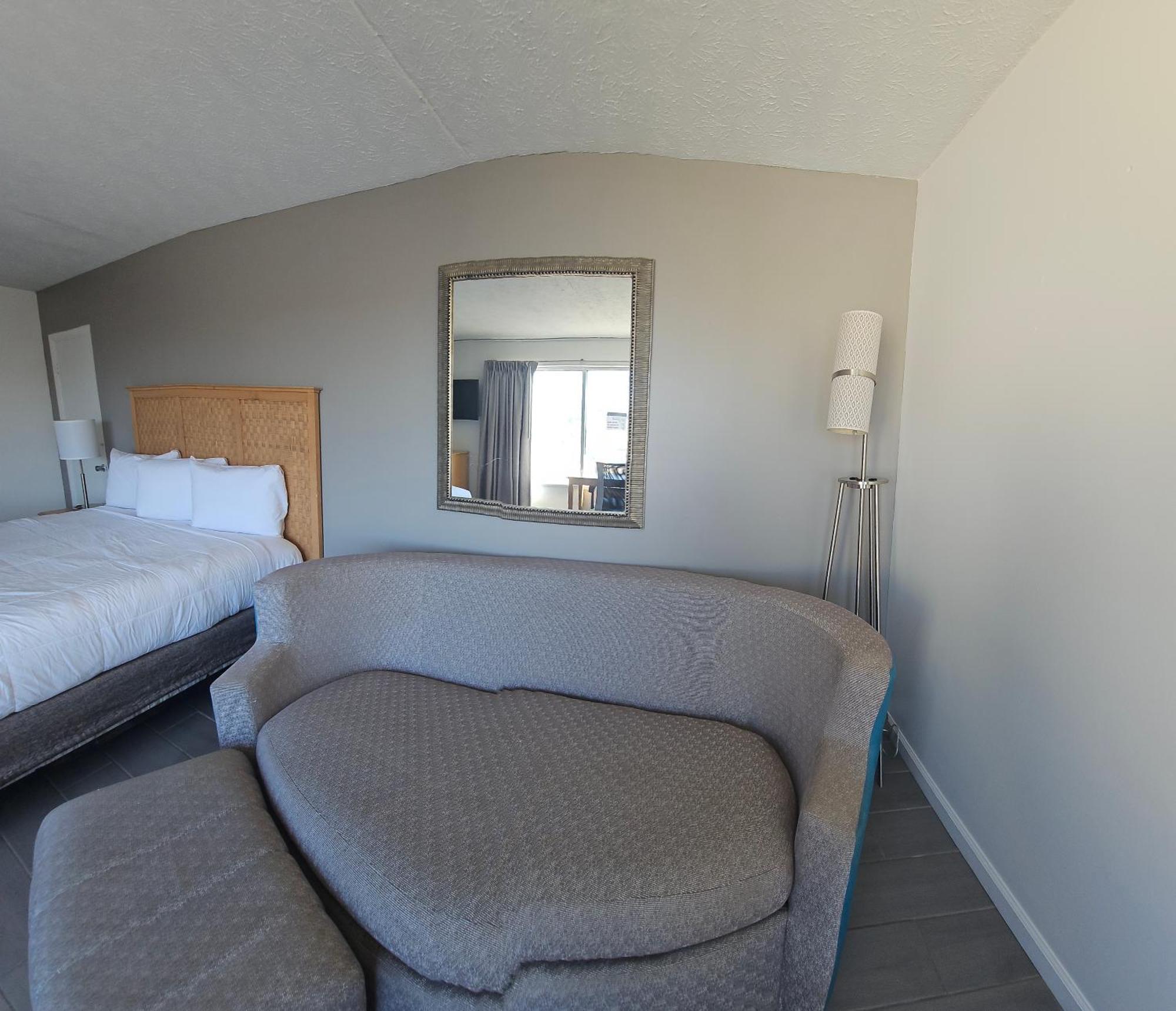 Southern Breeze Ocean Front Hotel