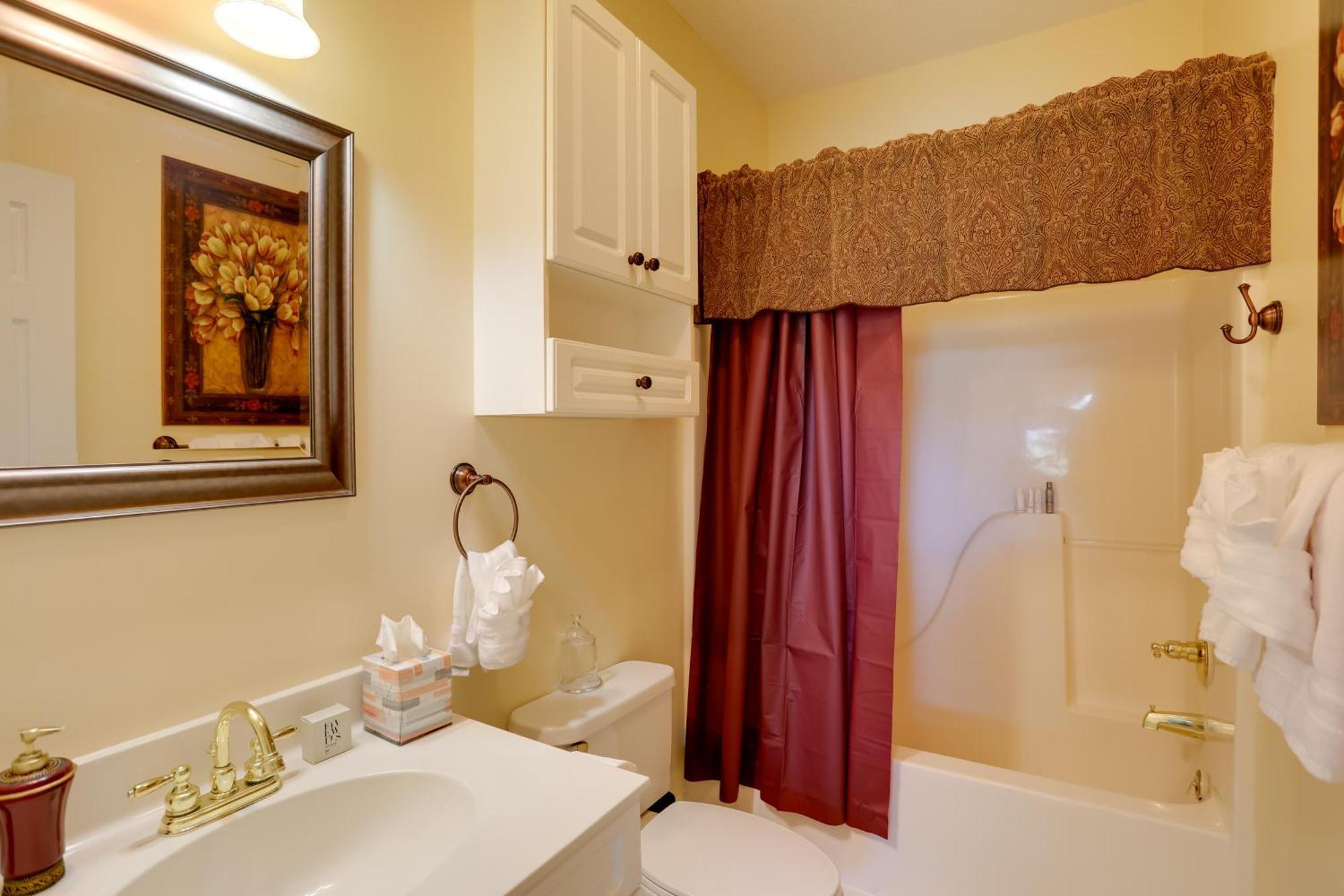 Myrtle With Community Pool Views! Apartment