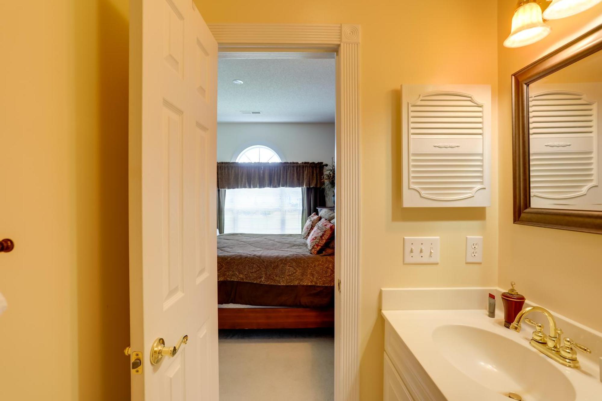 Apartment Myrtle With Community Pool Views!