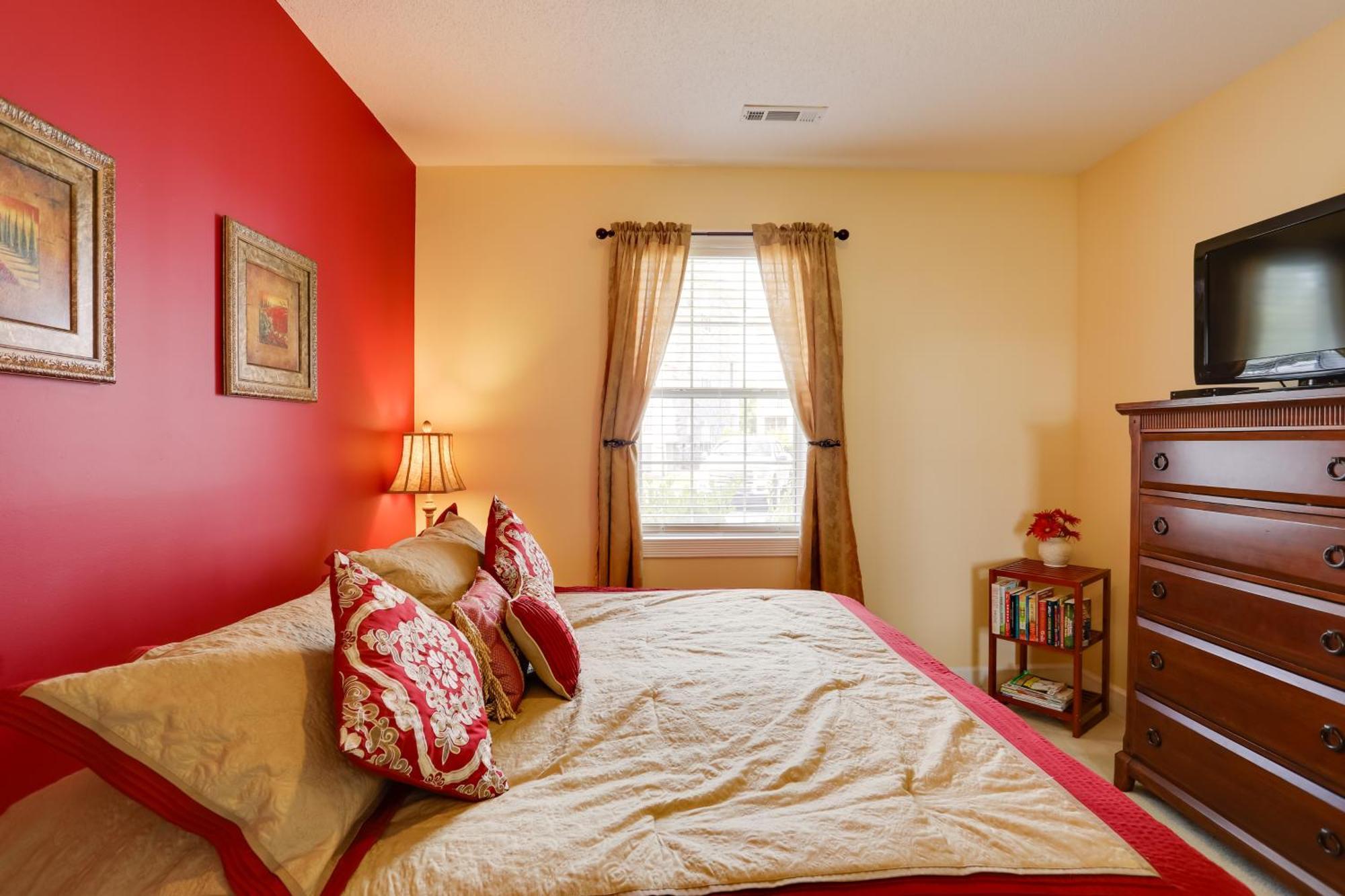 Myrtle With Community Pool Views! Apartment *