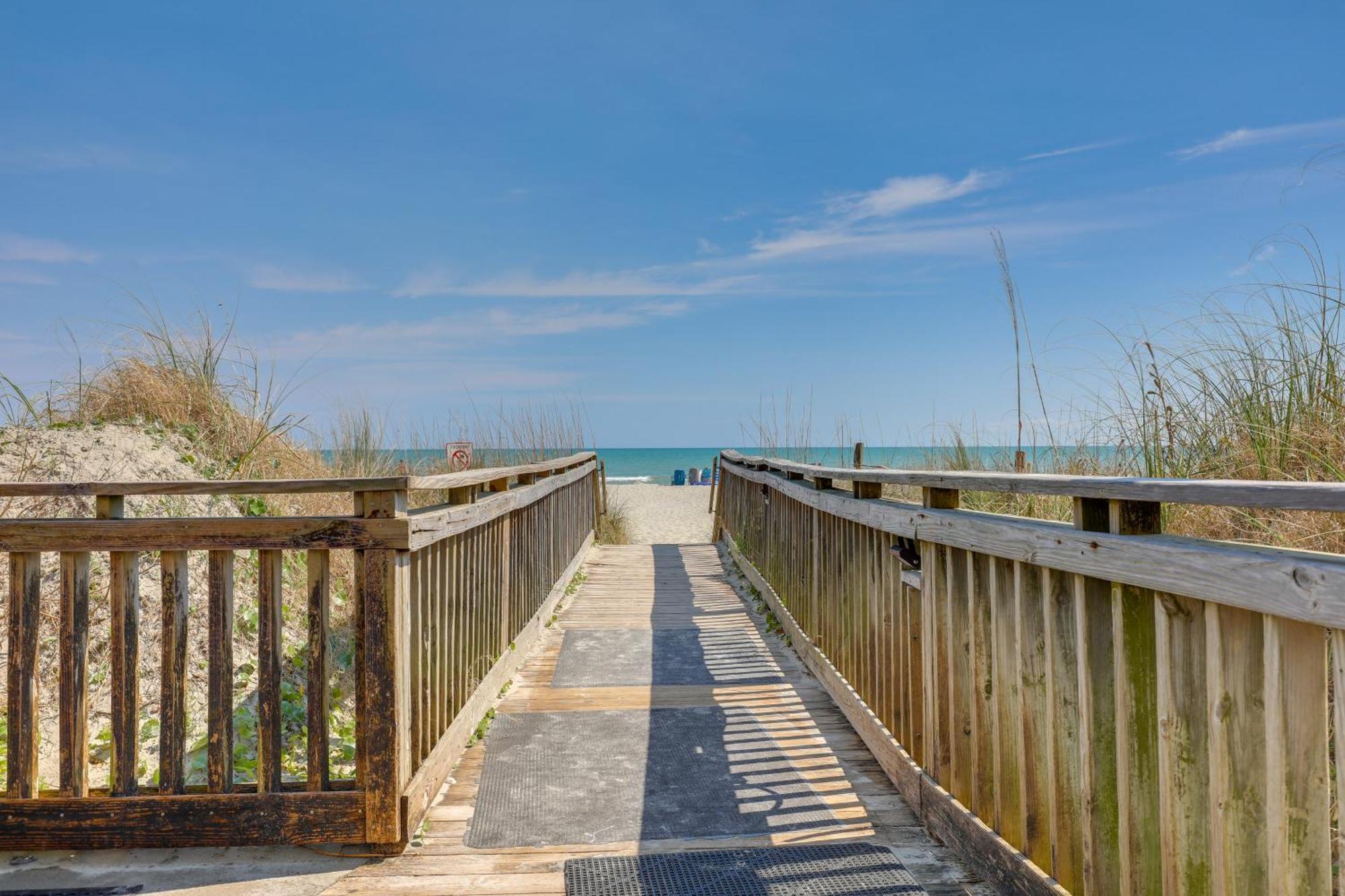 Apartment Beautiful Lakefront Short Walk To Beach! *