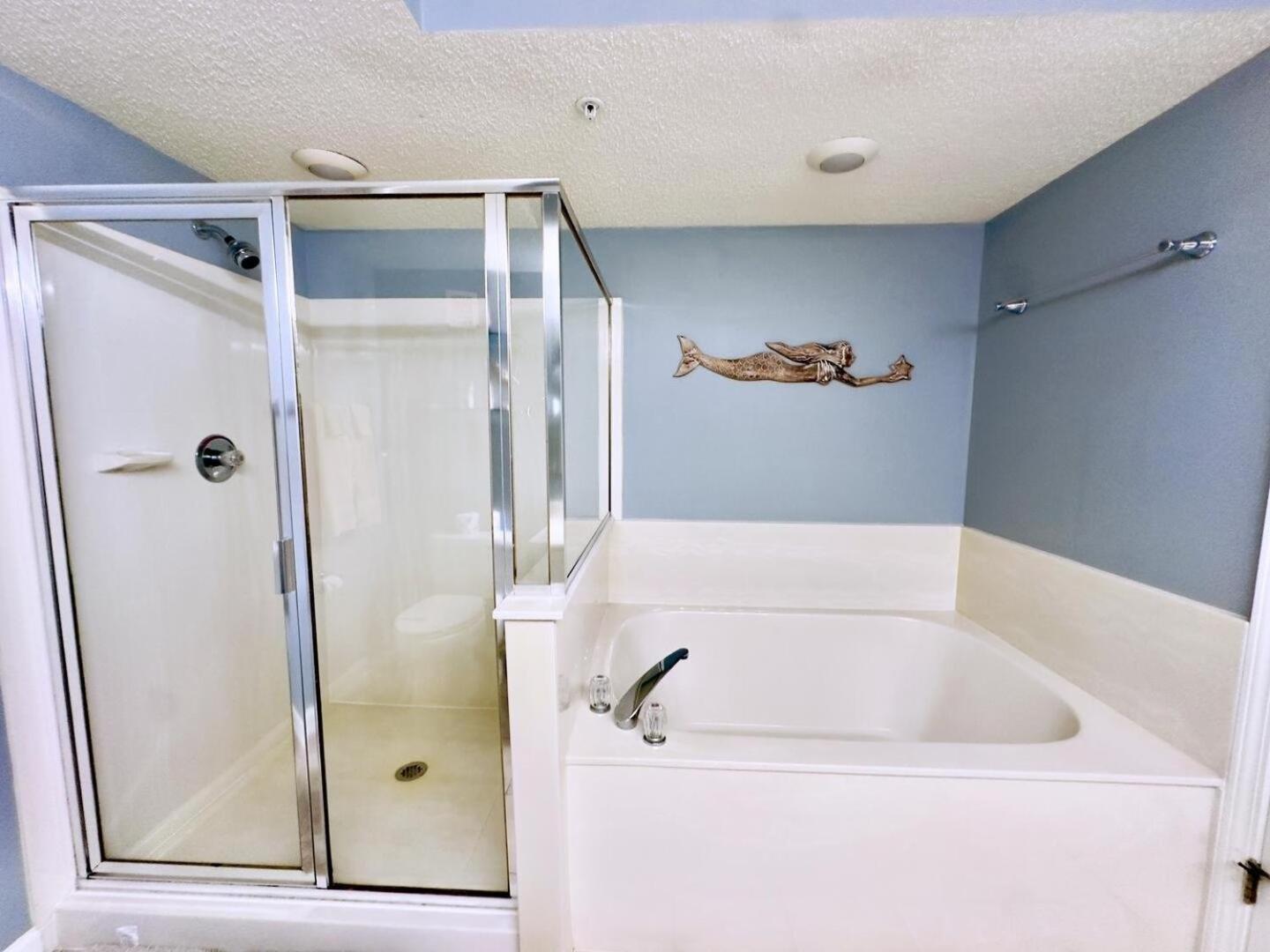 Ashworth 1001 Apartment