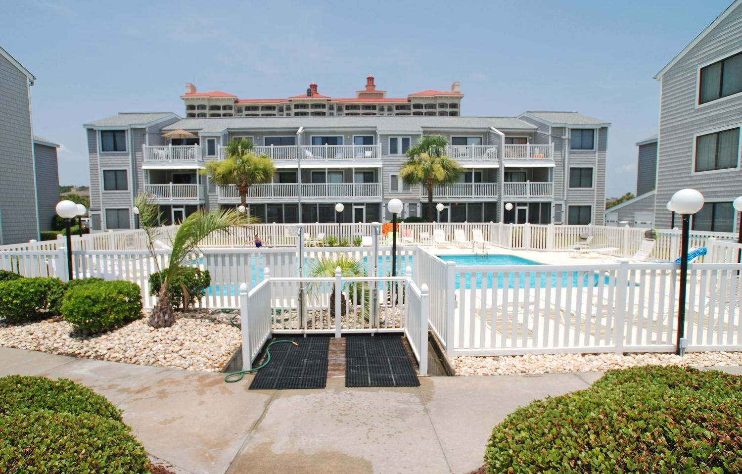 Sea Cloisters 104e Holiday home