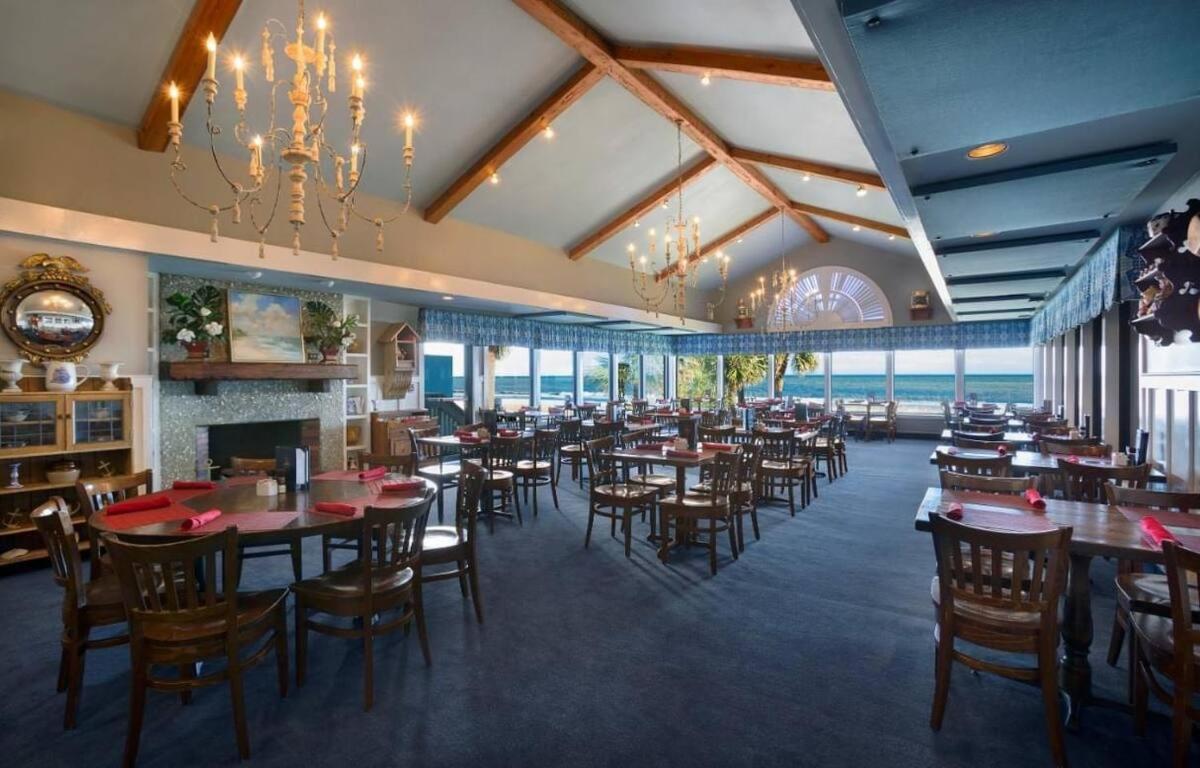 Luxury 2br 2 Ba Beachfront *