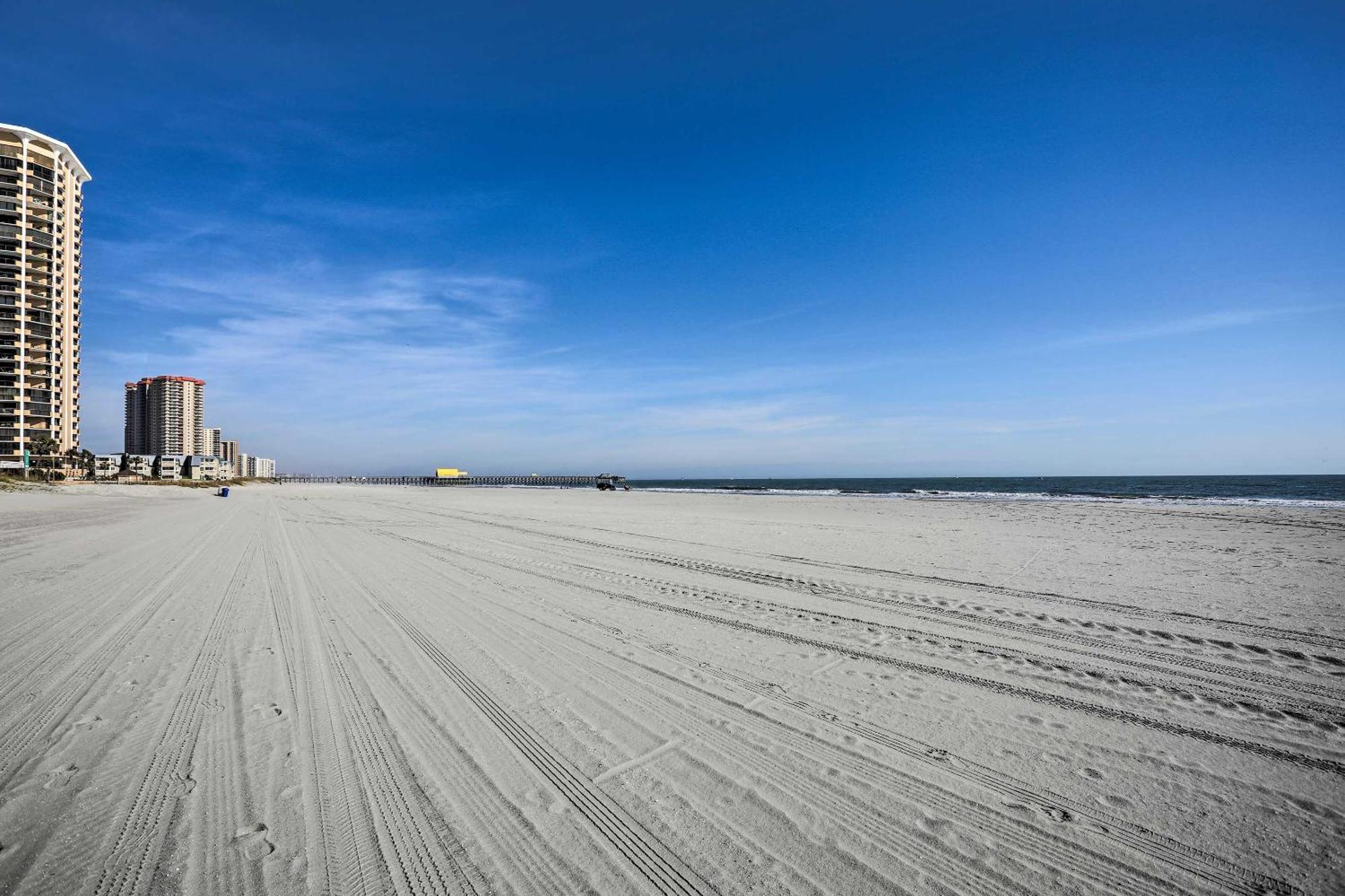 Myrtle With Pool Access - Walk To Beach!