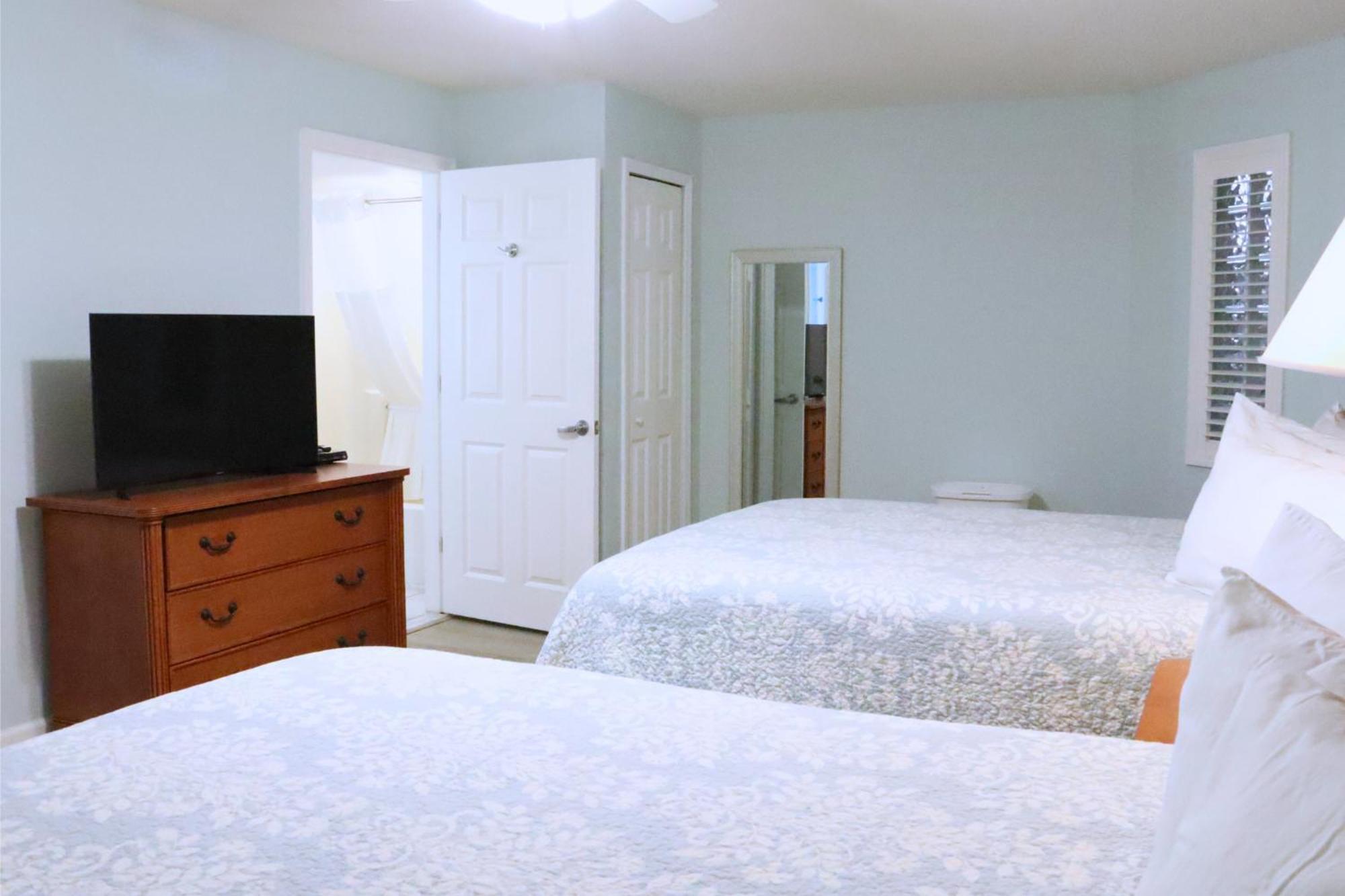 Spacious Luxurious 2b2b Ocean View Sleeps 8 Apartment