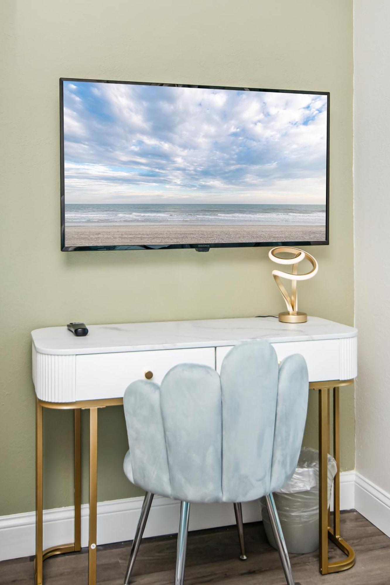 New Luxury Oceanfront 2br With Relaxing Ambiance *