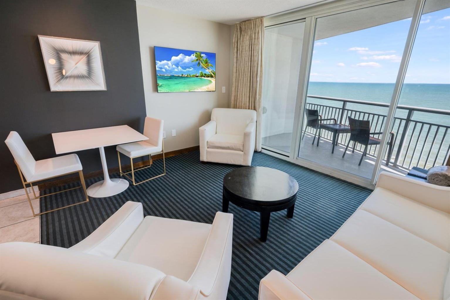 Brand New Oceanfront Honeymoon Suite, Pools, Views Holiday home
